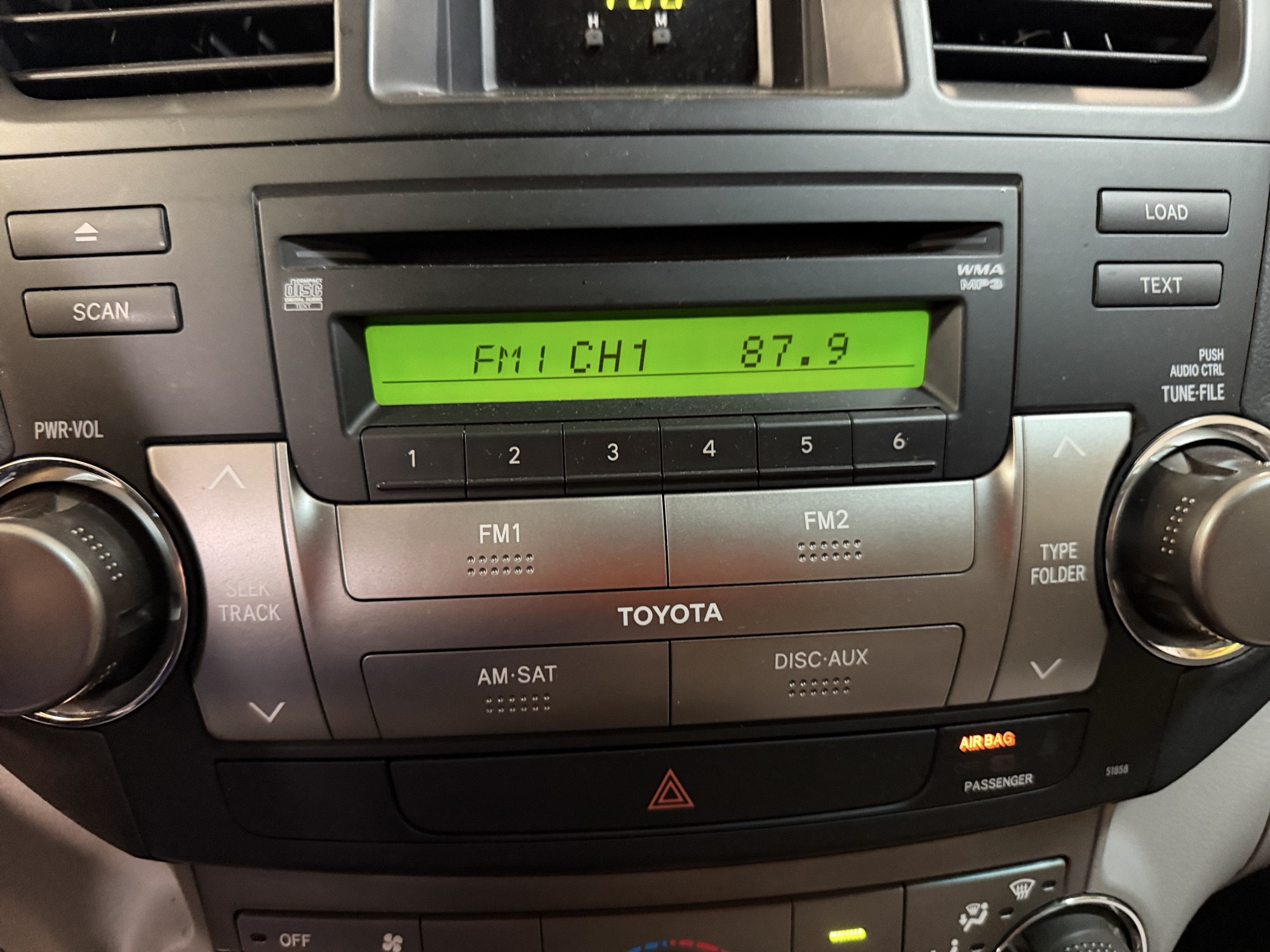 2008 toyota highlander base-4wd with 249077 miles for sale near elk-river, minnesota 106479_39_radio_closeup.jpg