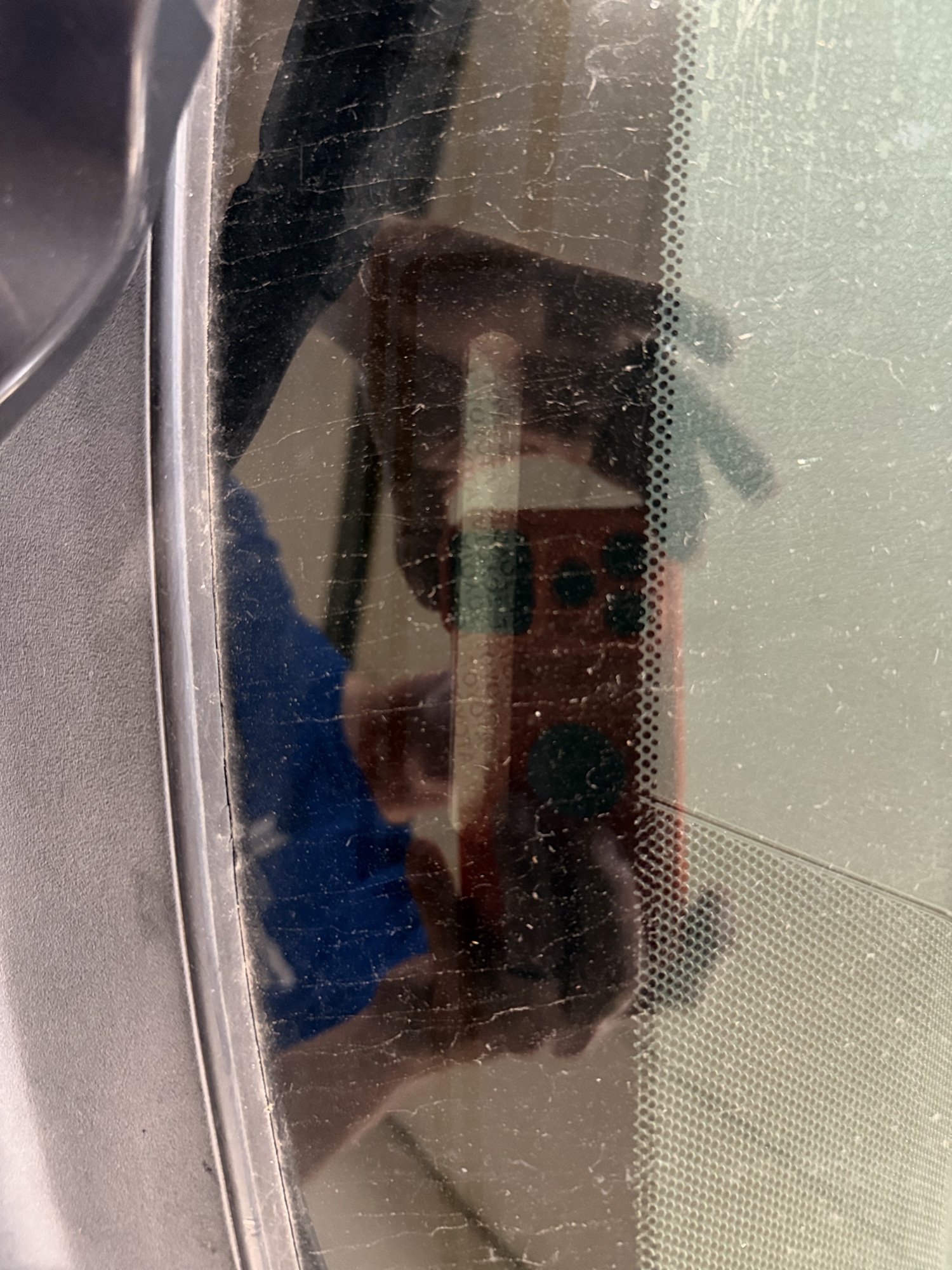 2008 toyota highlander base-4wd with 249077 miles for sale near elk-river, minnesota 106479_48_windshield_vin_plate.jpg