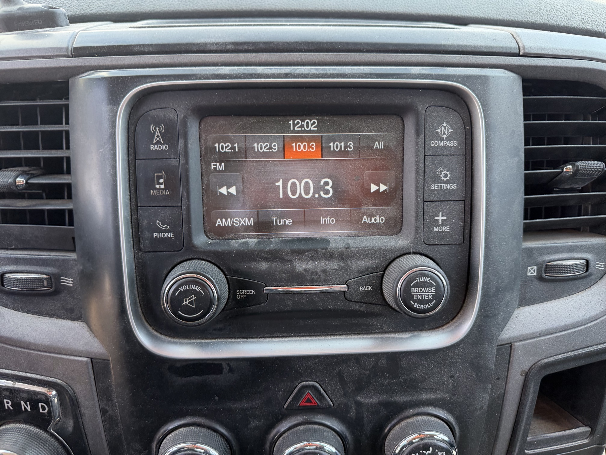 2014 ram 1500 tradesman-crew-cab-swb-4wd with 212172 miles for sale near elk-river, minnesota 106480_39_radio_closeup.jpg