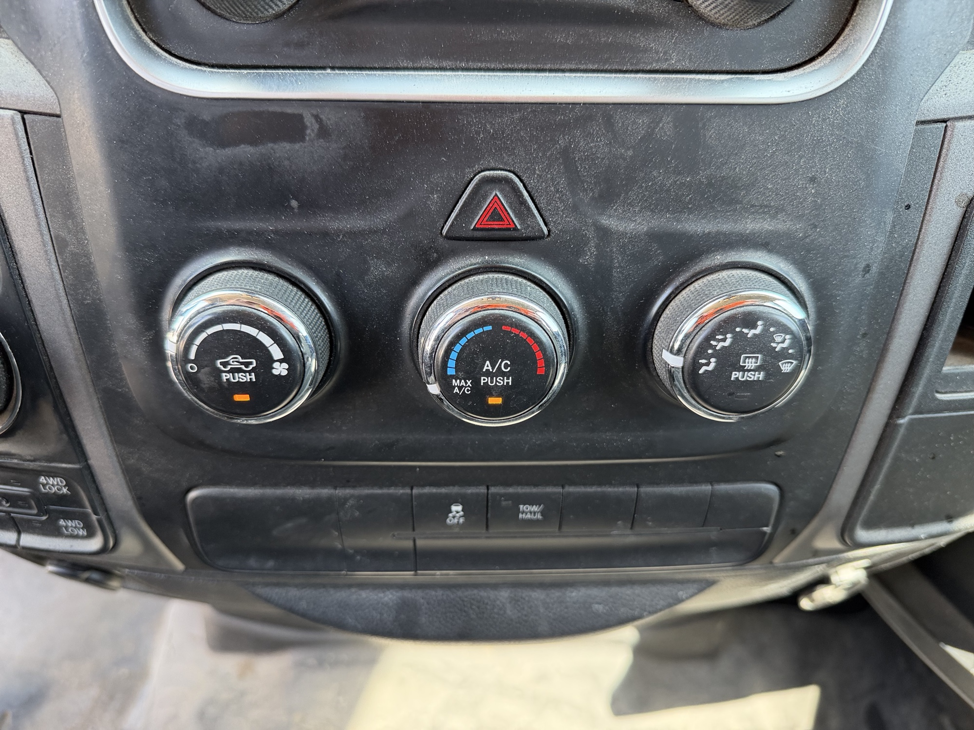 2014 ram 1500 tradesman-crew-cab-swb-4wd with 212172 miles for sale near elk-river, minnesota 106480_40_climate_control.jpg