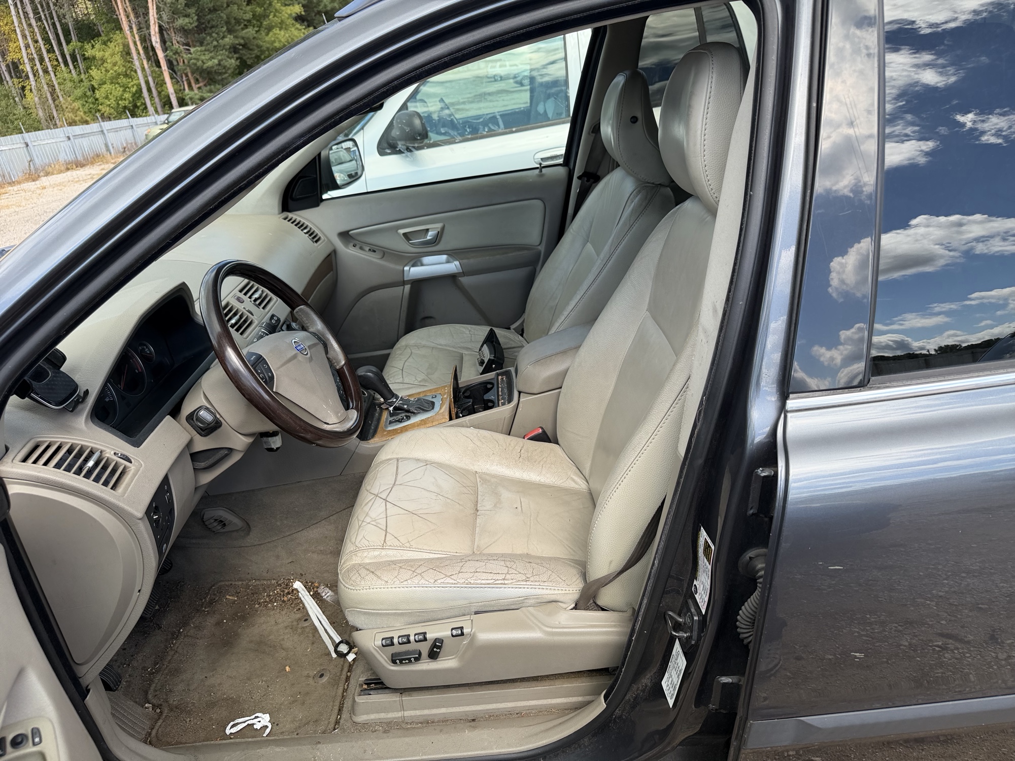 2006 volvo xc90 2.5t for sale near elk-river, minnesota 106483_22_driver_seat.jpg