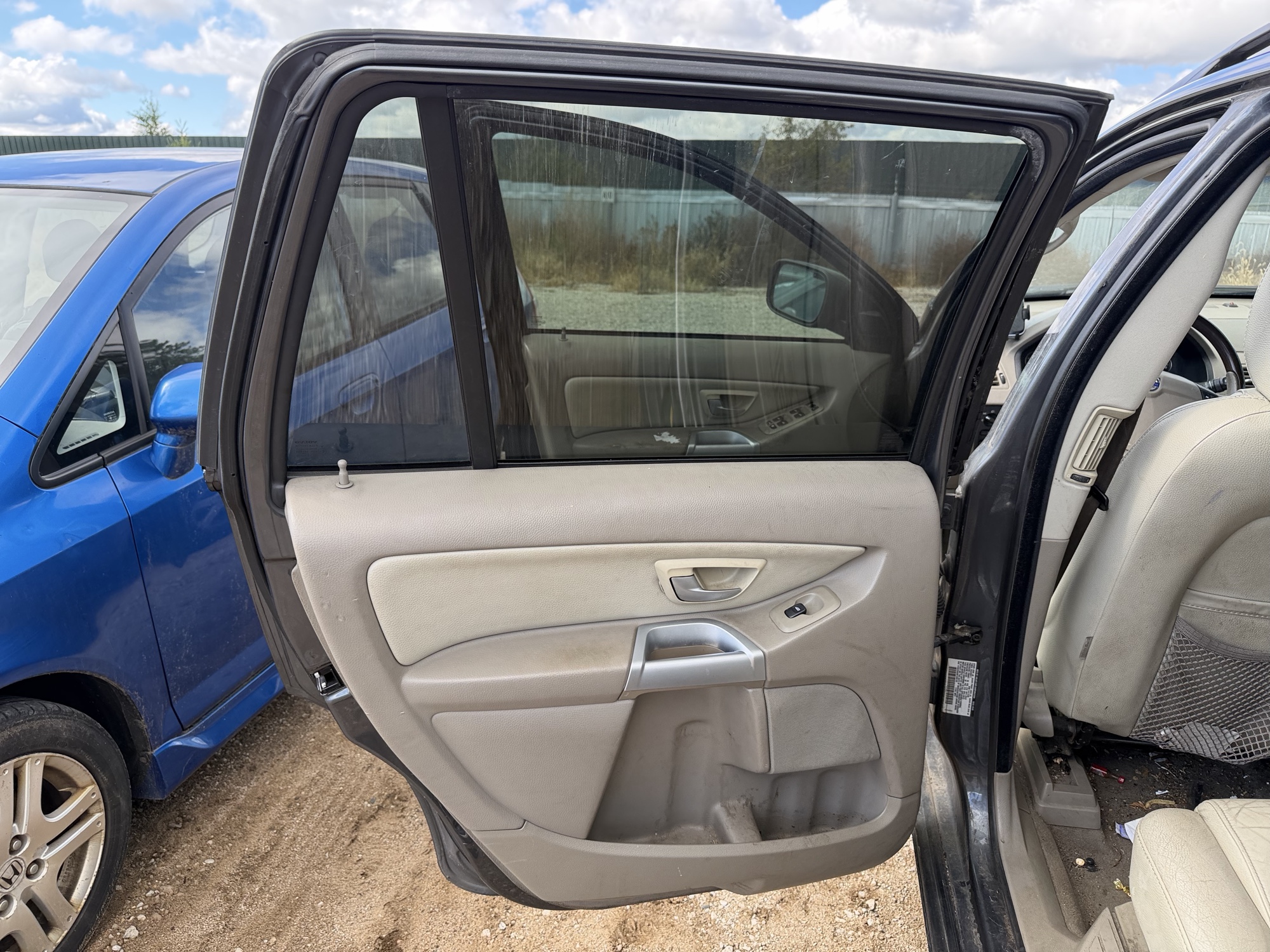 2006 volvo xc90 2.5t for sale near elk-river, minnesota 106483_25_drv_rear_door_panel.jpg