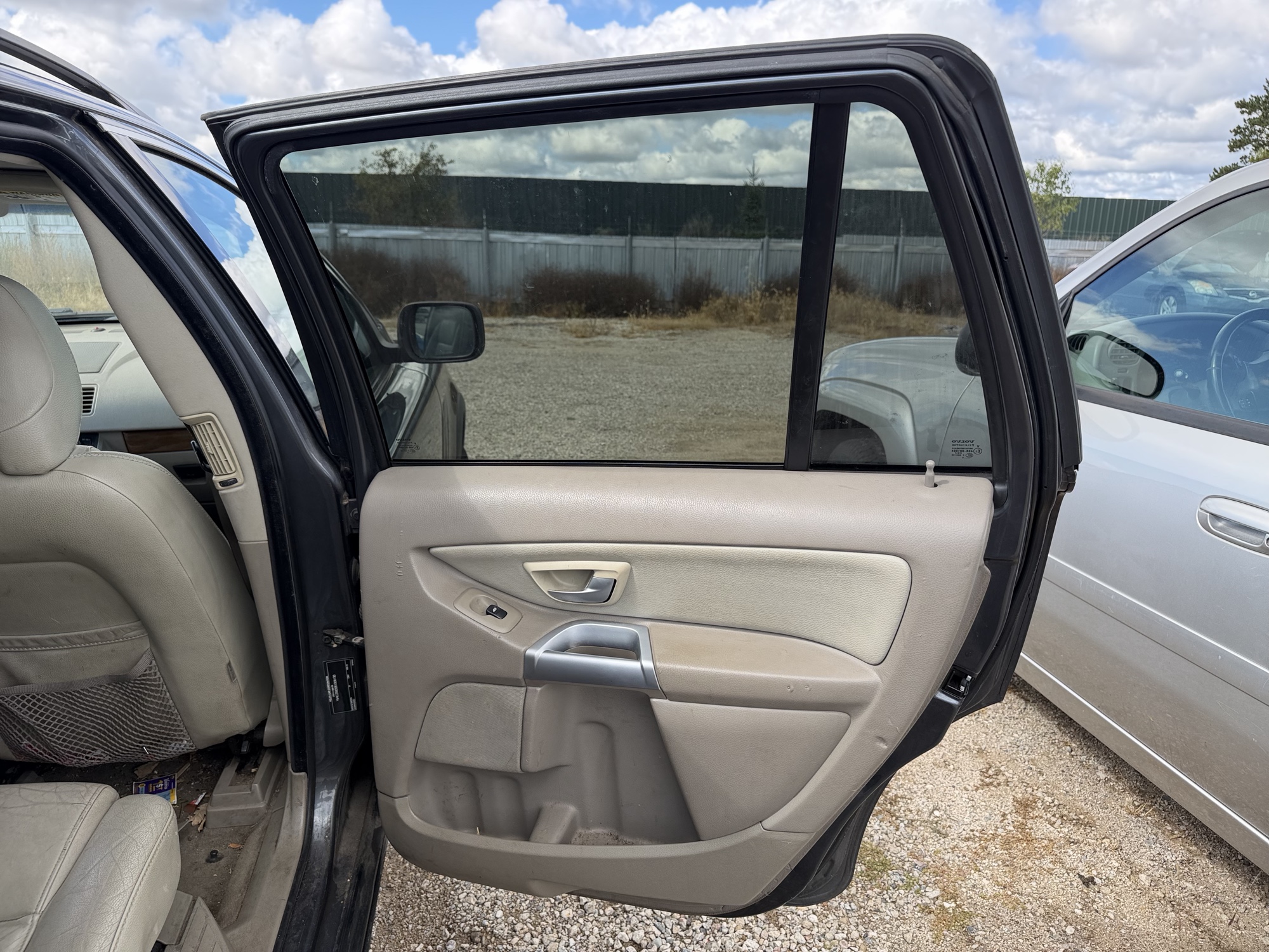 2006 volvo xc90 2.5t for sale near elk-river, minnesota 106483_30_pass_rear_door_panel.jpg