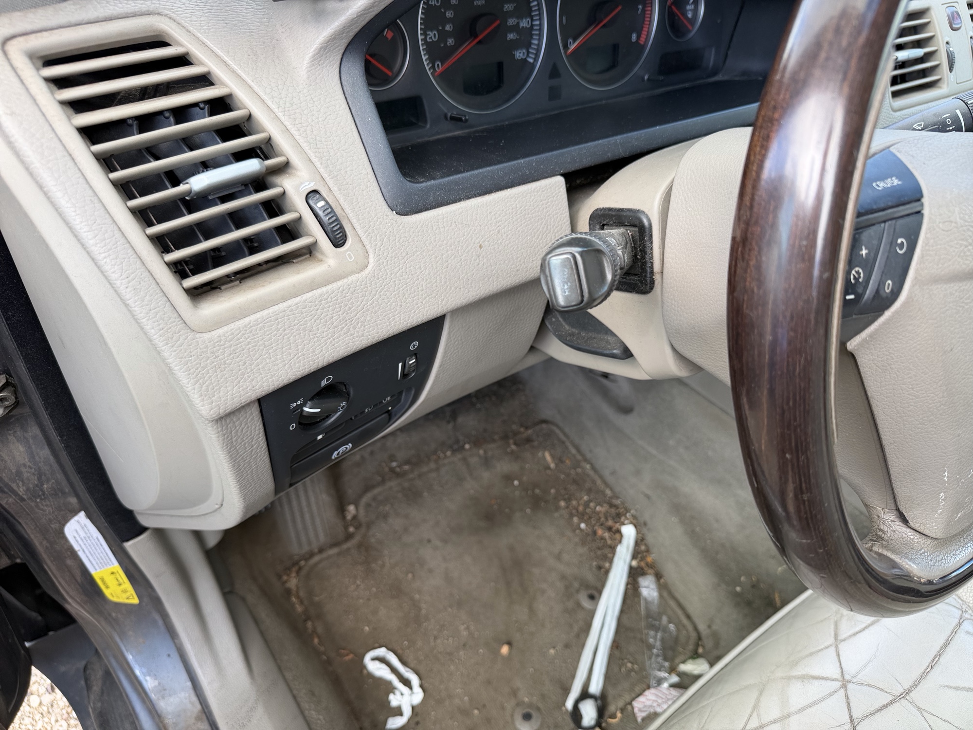 2006 volvo xc90 2.5t for sale near elk-river, minnesota 106483_37_left_of_steering_wheel.jpg