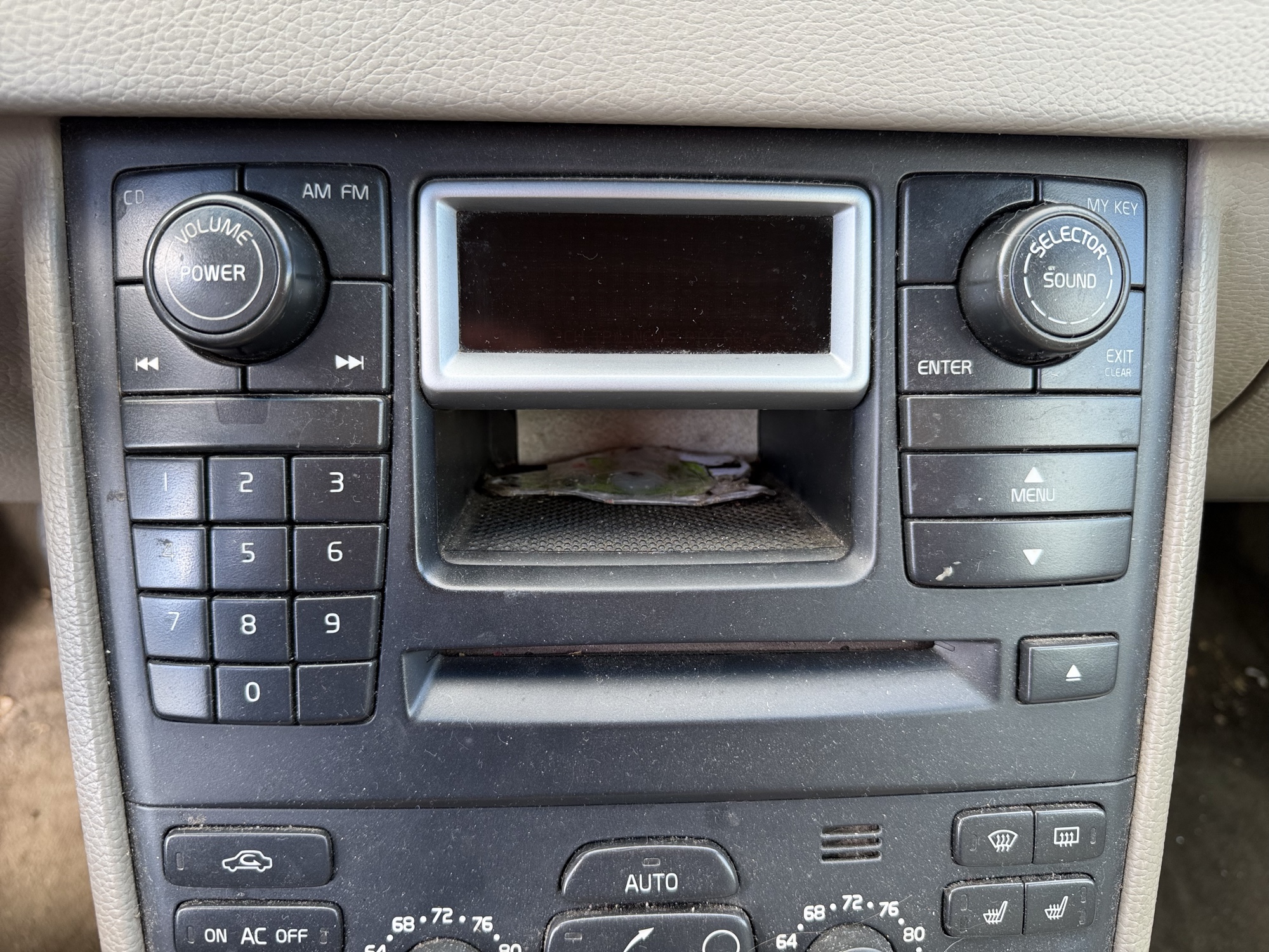 2006 volvo xc90 2.5t for sale near elk-river, minnesota 106483_39_radio_closeup.jpg