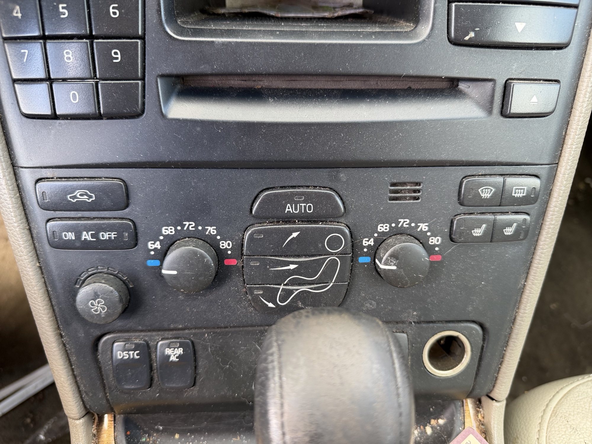 2006 volvo xc90 2.5t for sale near elk-river, minnesota 106483_40_climate_control.jpg