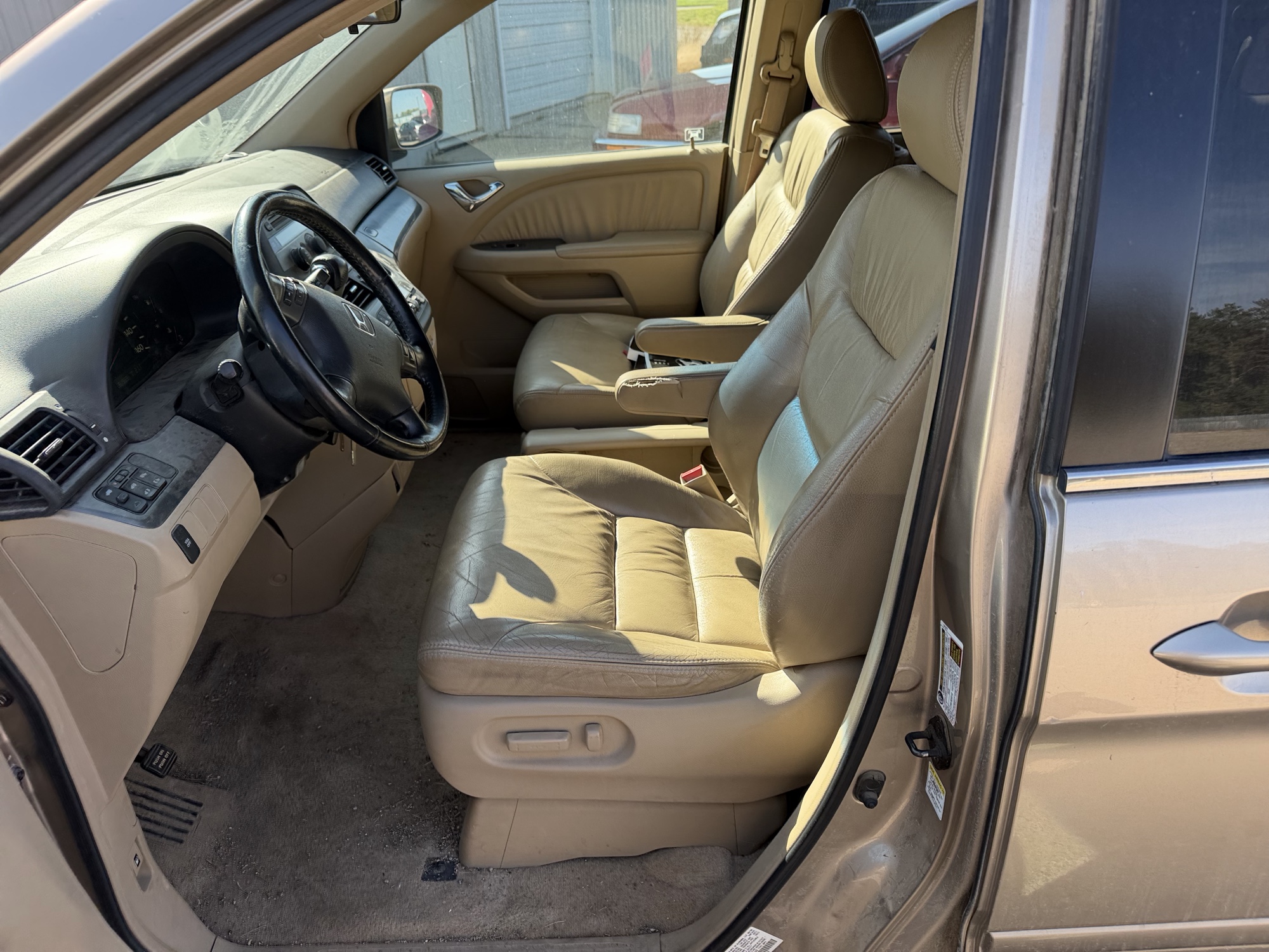 2006 honda odyssey ex-l with 261539 miles for sale near elk-river, minnesota 106484_22_driver_seat.jpg