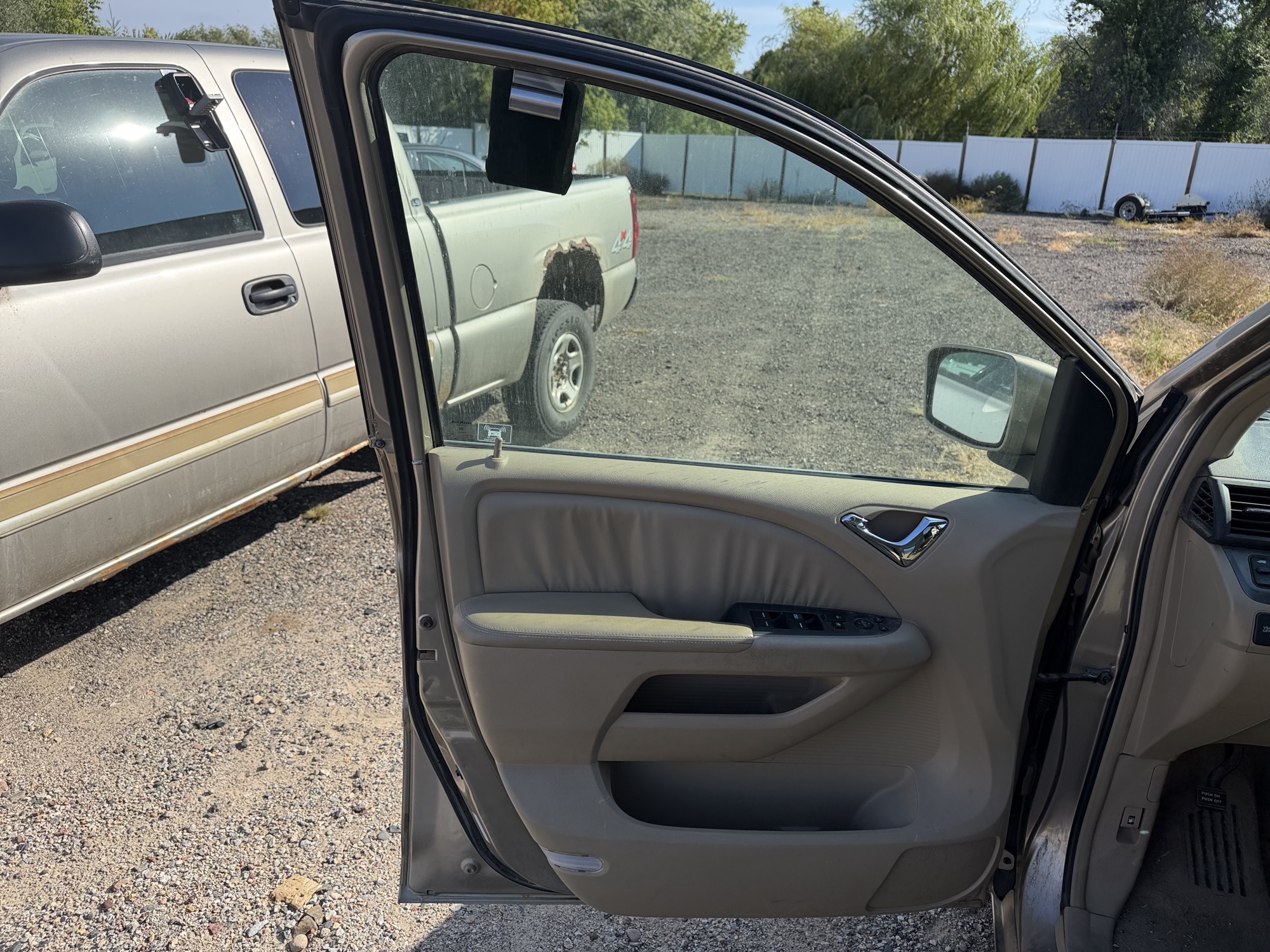 2006 honda odyssey ex-l with 261539 miles for sale near elk-river, minnesota 106484_23_driver_door_panel.jpg