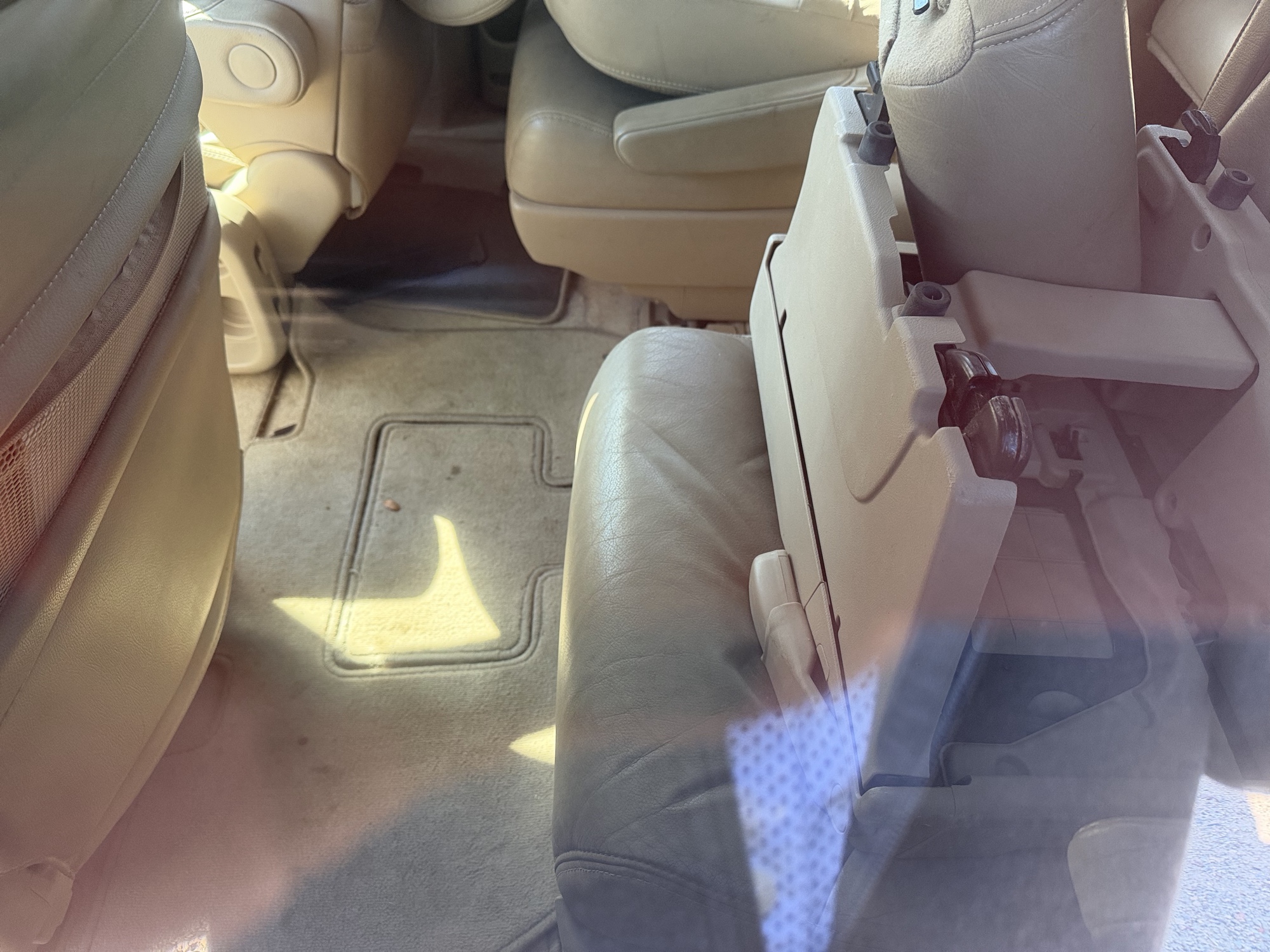 2006 honda odyssey ex-l with 261539 miles for sale near elk-river, minnesota 106484_24_drv_rear_seat.jpg