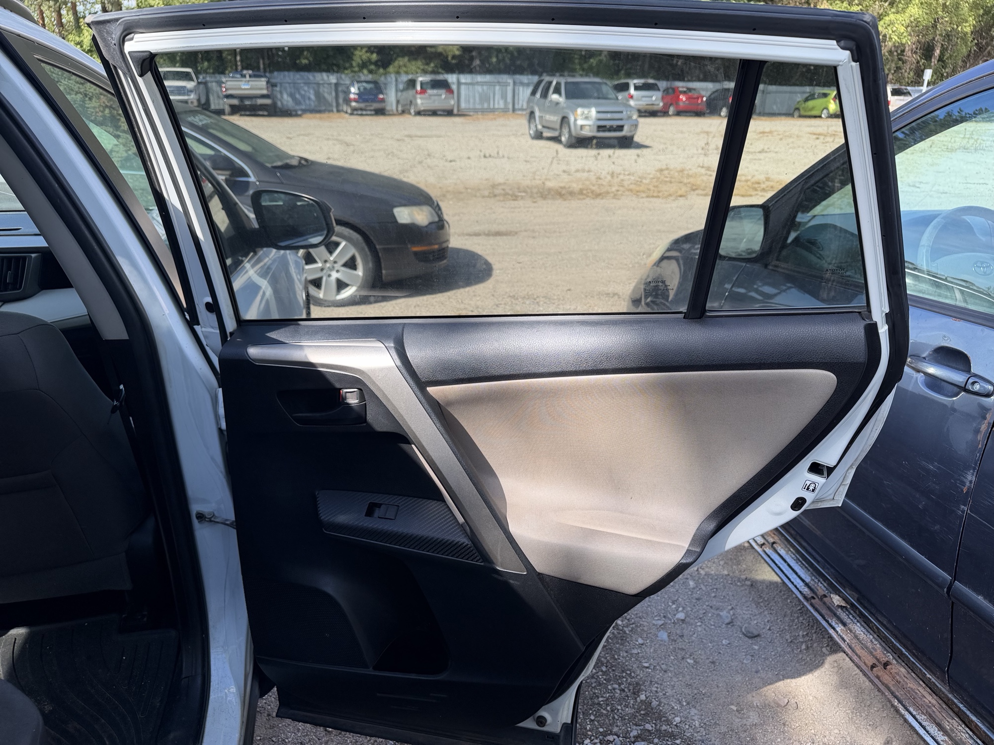 2014 toyota rav4 le-awd with 241220 miles for sale near elk-river, minnesota 106485_30_pass_rear_door_panel.jpg