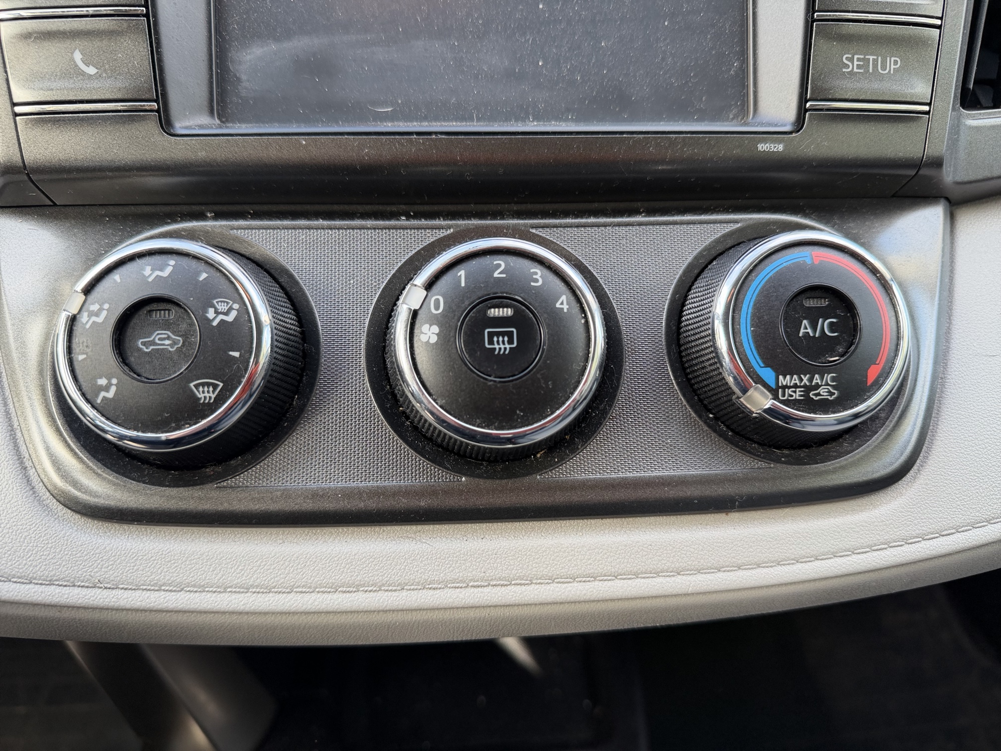 2014 toyota rav4 le-awd with 241220 miles for sale near elk-river, minnesota 106485_40_climate_control.jpg