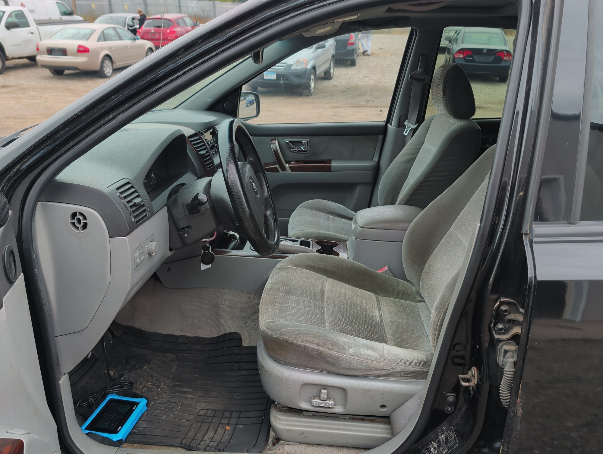 2006 kia sorento ex-4wd with 262272 miles for sale near elk-river, minnesota 106486_22_driver_seat.jpg