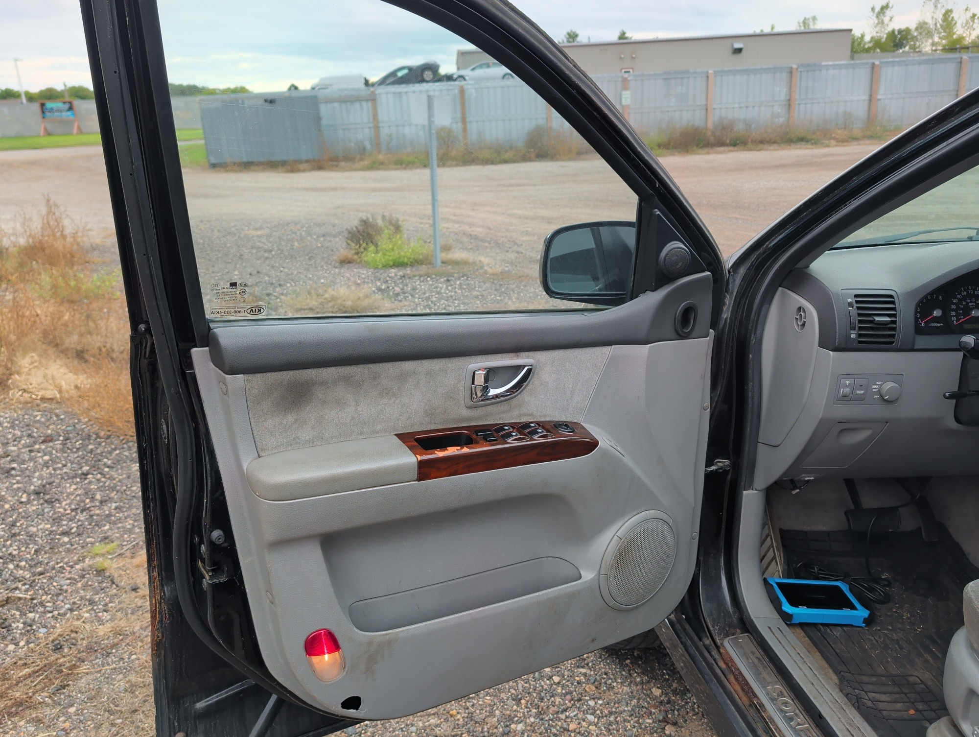 2006 kia sorento ex-4wd with 262272 miles for sale near elk-river, minnesota 106486_23_driver_door_panel.jpg
