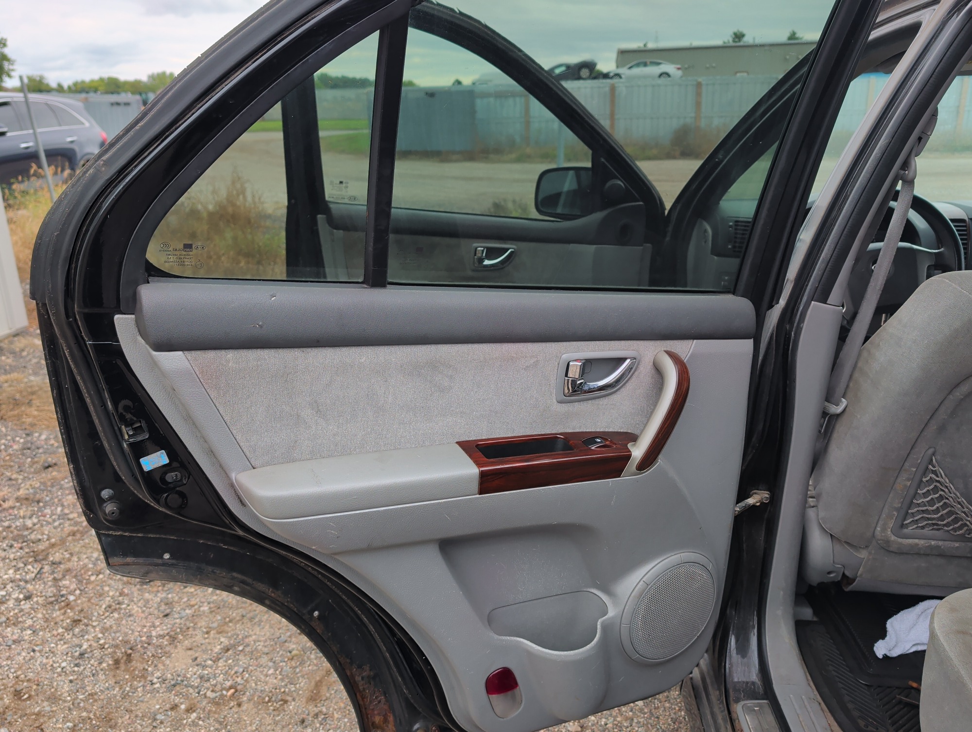 2006 kia sorento ex-4wd with 262272 miles for sale near elk-river, minnesota 106486_25_drv_rear_door_panel.jpg
