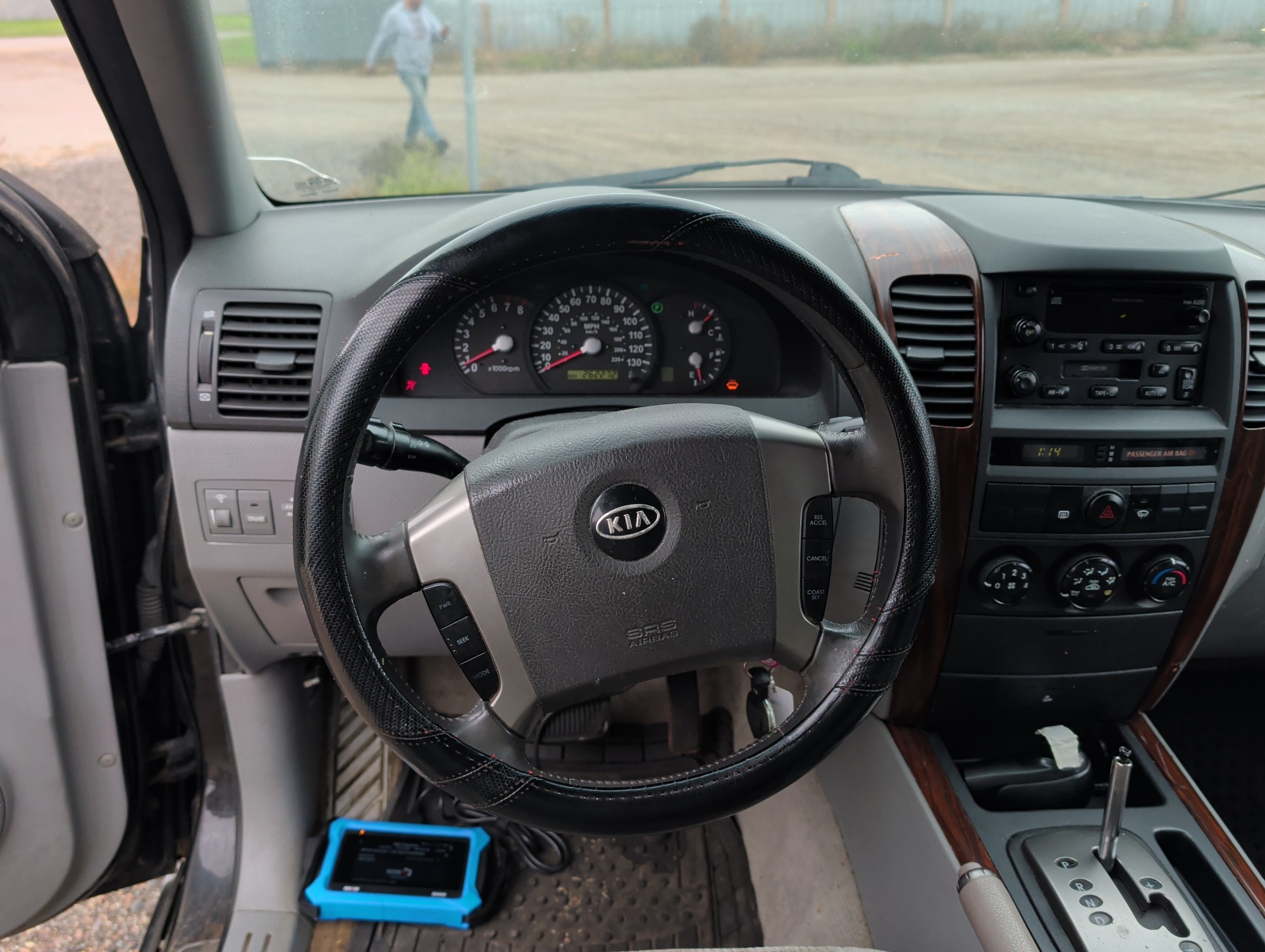 2006 kia sorento ex-4wd with 262272 miles for sale near elk-river, minnesota 106486_33_dash_from_driver.jpg
