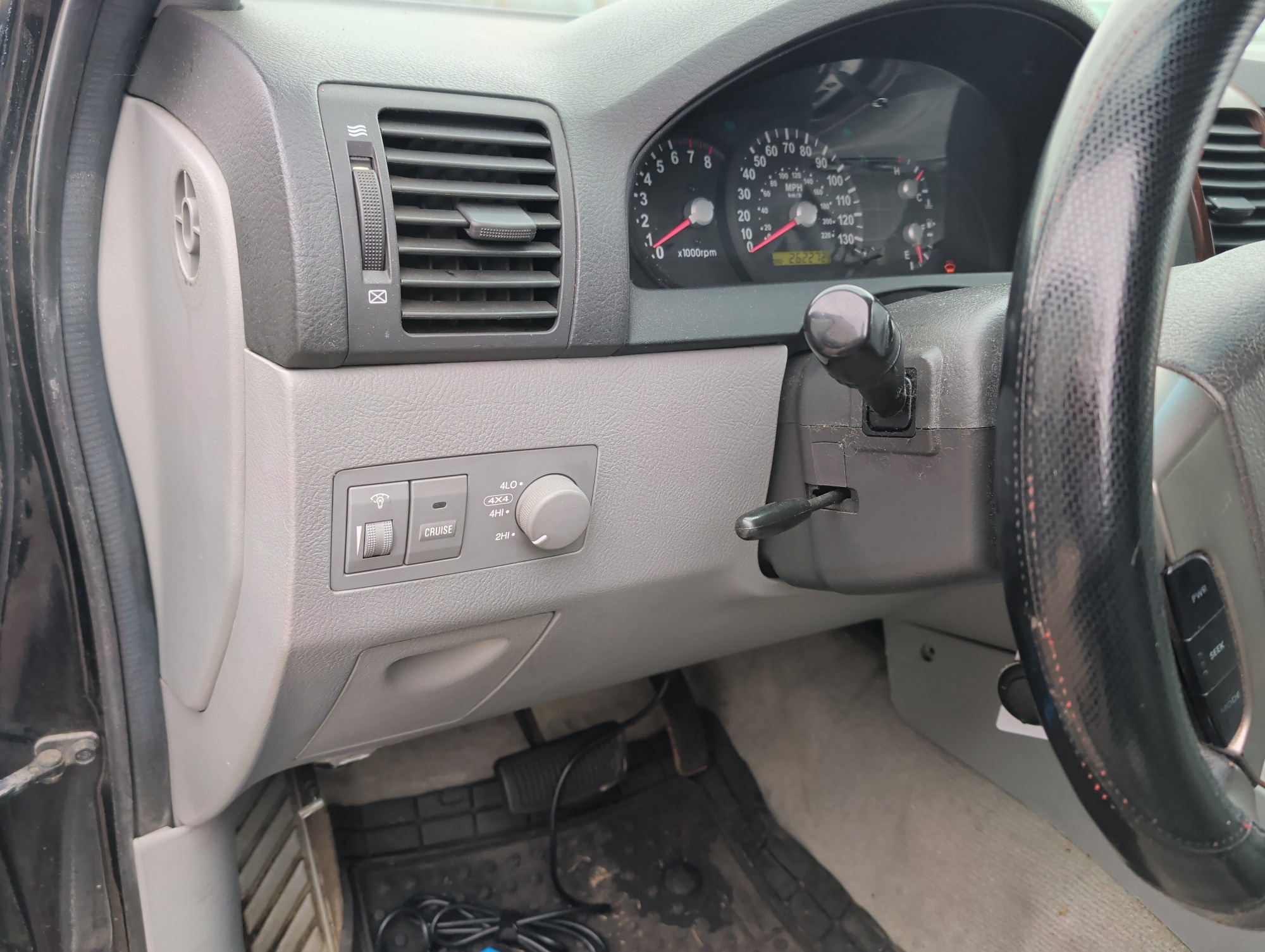 2006 kia sorento ex-4wd with 262272 miles for sale near elk-river, minnesota 106486_37_left_of_steering_wheel.jpg