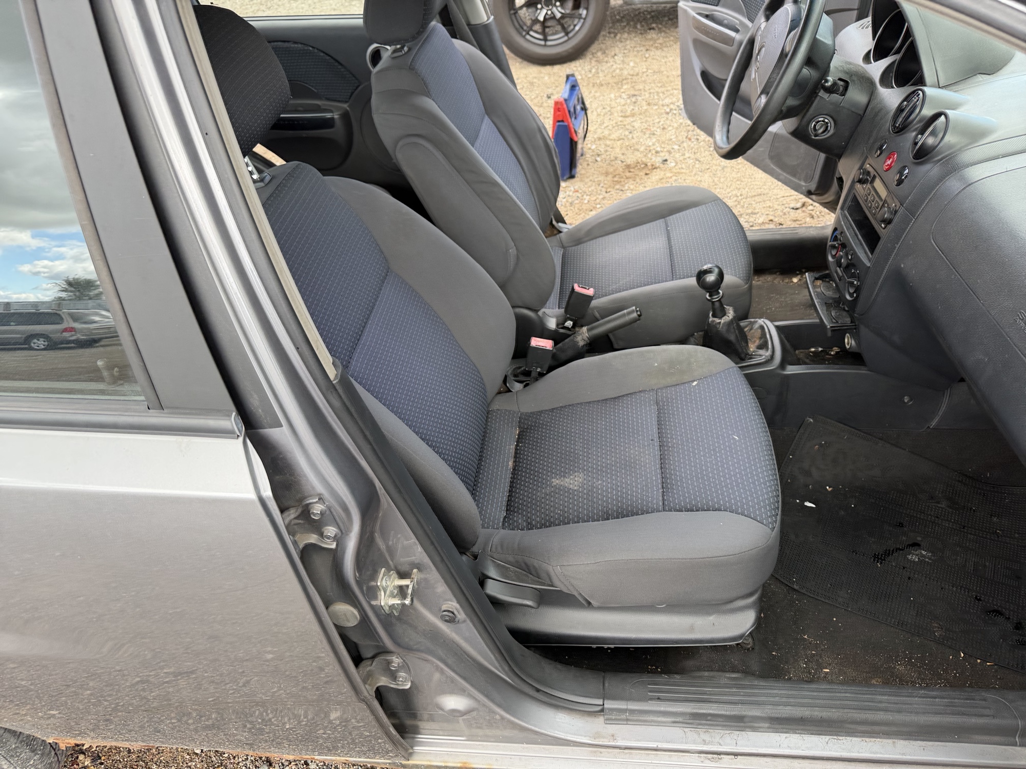 2008 chevrolet aveo5 ls with 134441 miles for sale near elk-river, minnesota 106487_31_passenger_seat.jpg