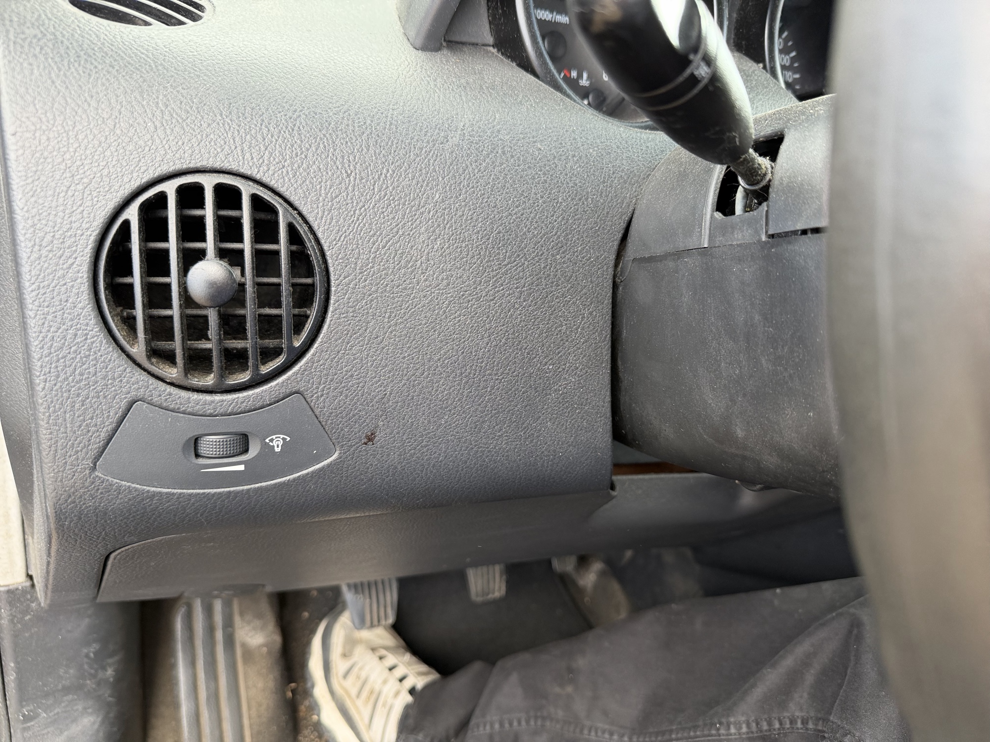 2008 chevrolet aveo5 ls with 134441 miles for sale near elk-river, minnesota 106487_37_left_of_steering_wheel.jpg