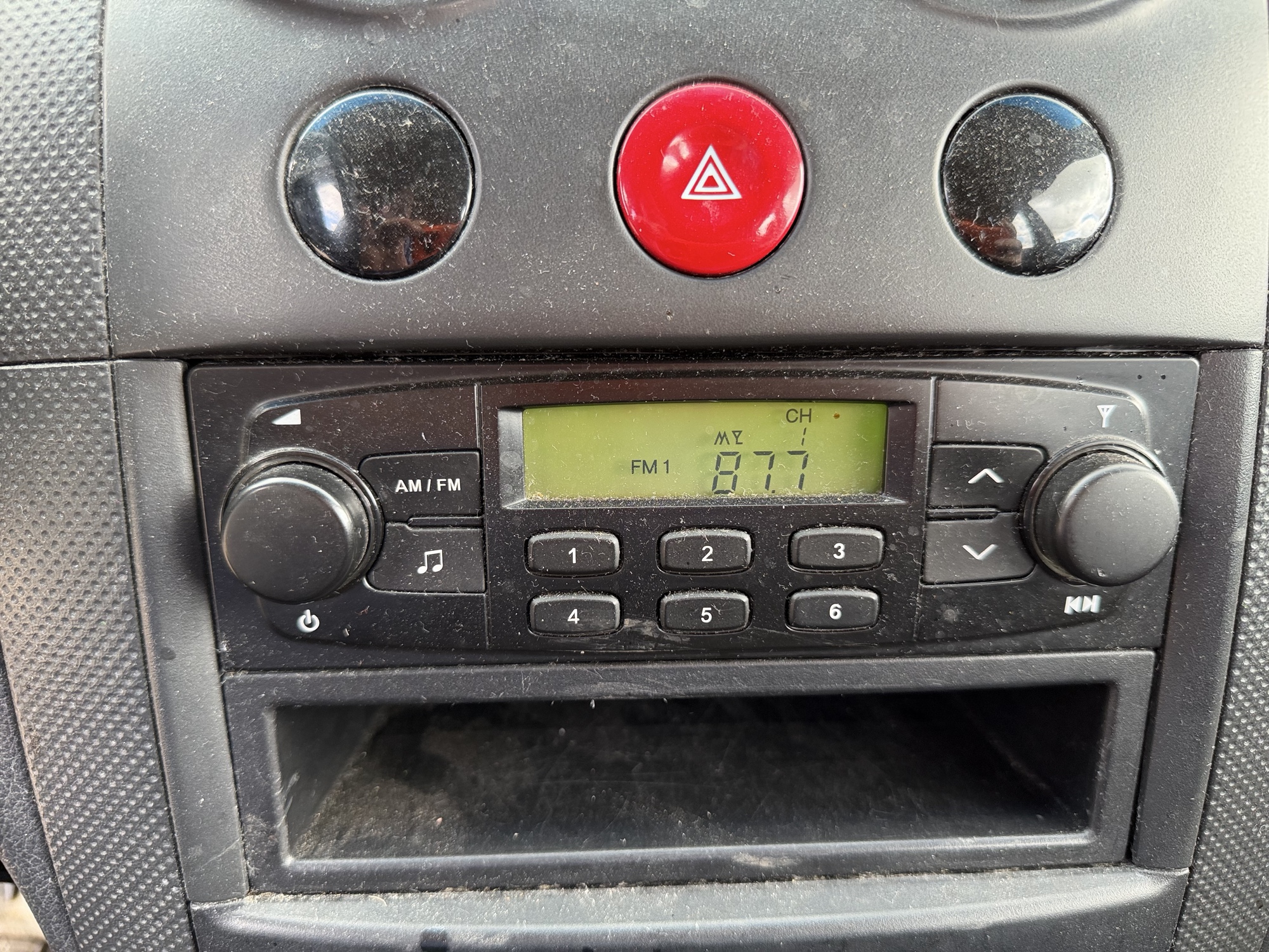2008 chevrolet aveo5 ls with 134441 miles for sale near elk-river, minnesota 106487_39_radio_closeup.jpg