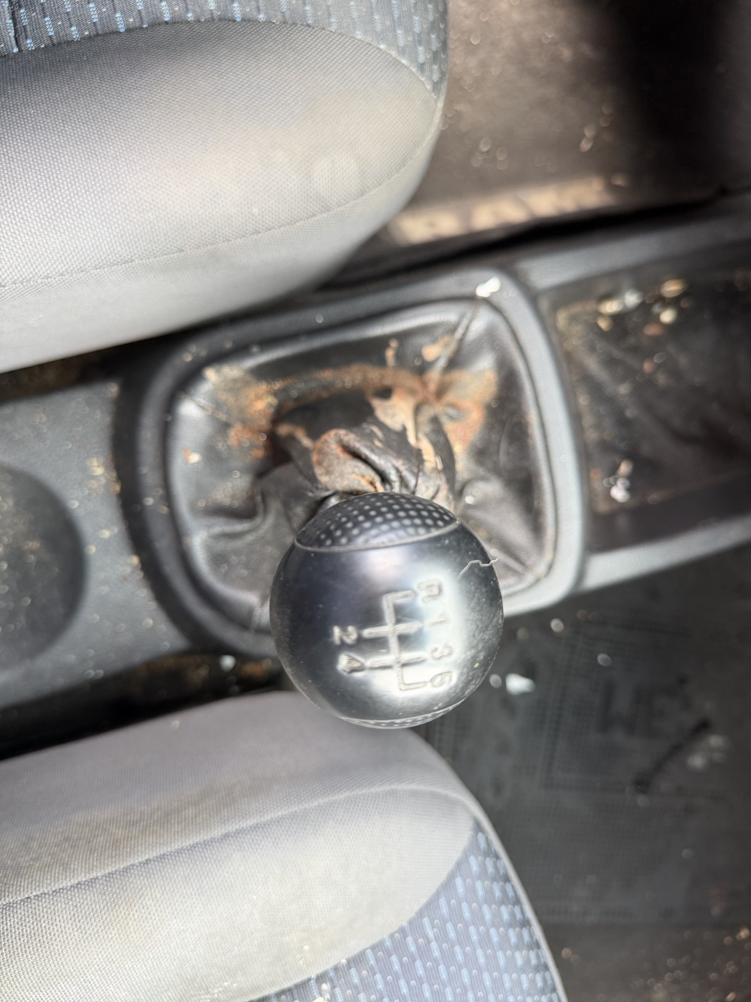 2008 chevrolet aveo5 ls with 134441 miles for sale near elk-river, minnesota 106487_41_shifter.jpg