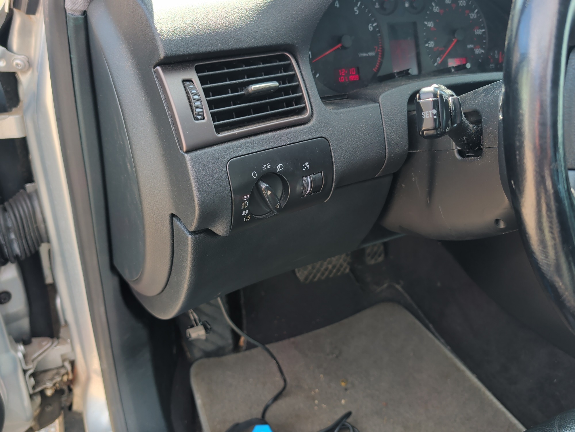 2001 audi a6 2.7t with 104855 miles for sale near elk-river, minnesota 106489_37_left_of_steering_wheel.jpg