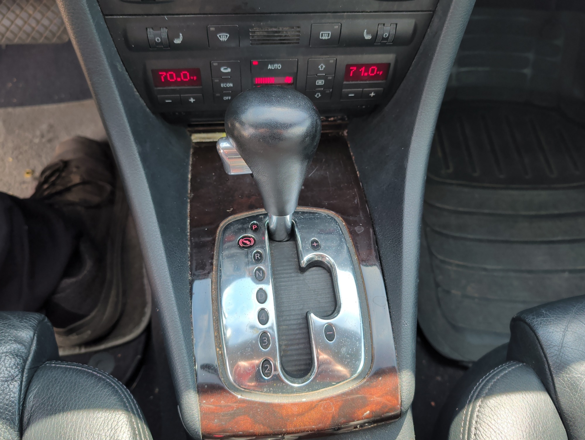 2001 audi a6 2.7t with 104855 miles for sale near elk-river, minnesota 106489_41_shifter.jpg