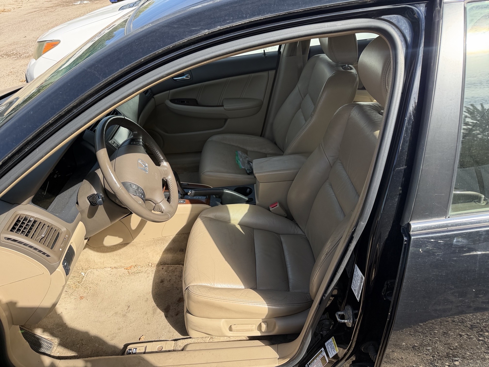 2007 honda accord ex-l-sedan-at with 166984 miles for sale near elk-river, minnesota 106492_22_driver_seat.jpg