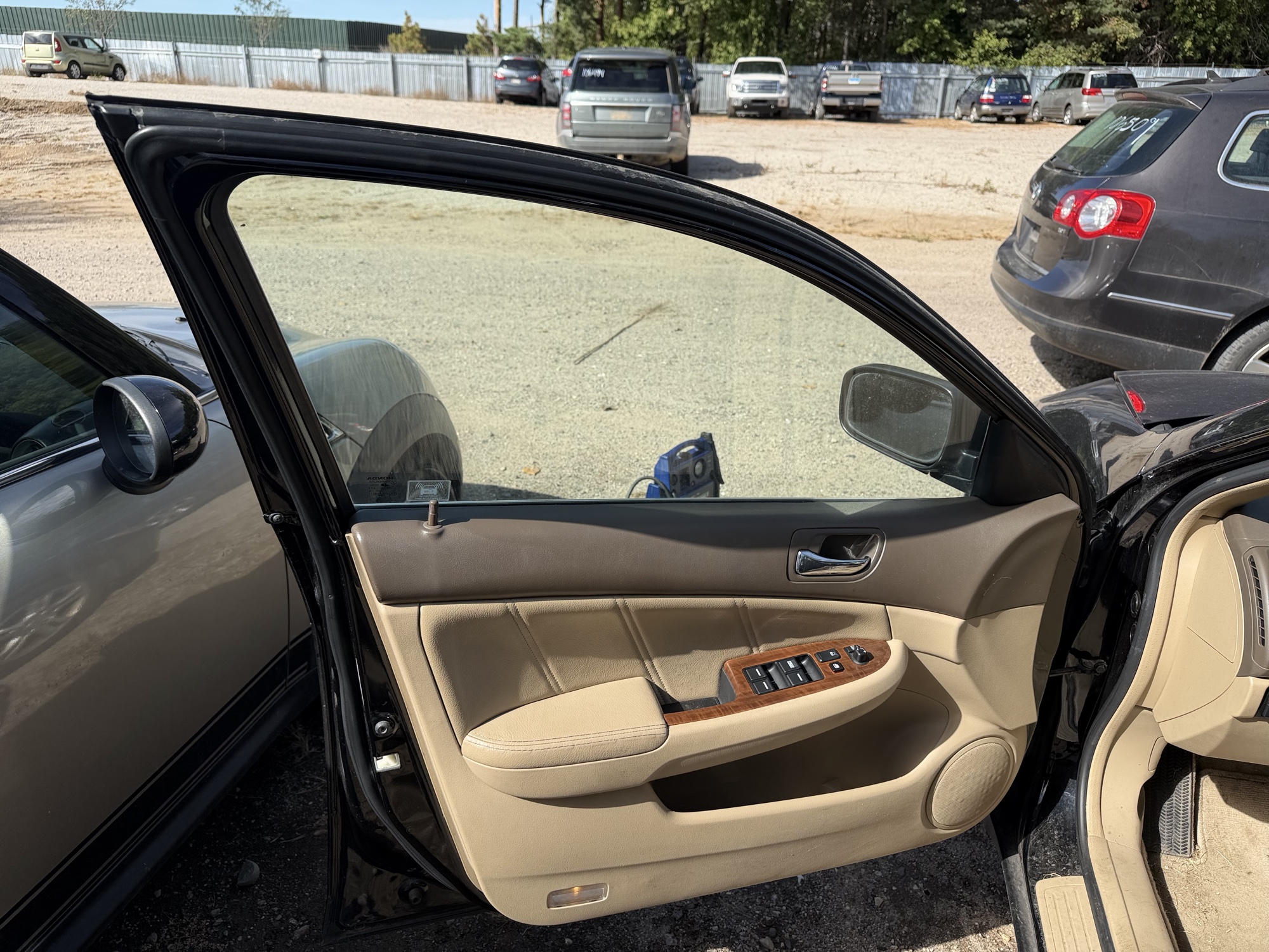 2007 honda accord ex-l-sedan-at with 166984 miles for sale near elk-river, minnesota 106492_23_driver_door_panel.jpg