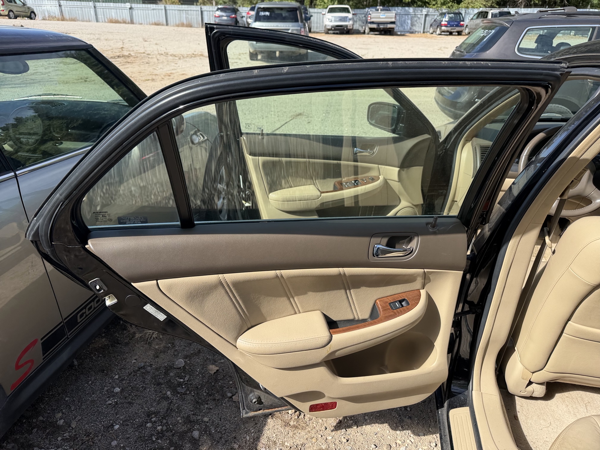 2007 honda accord ex-l-sedan-at with 166984 miles for sale near elk-river, minnesota 106492_25_drv_rear_door_panel.jpg