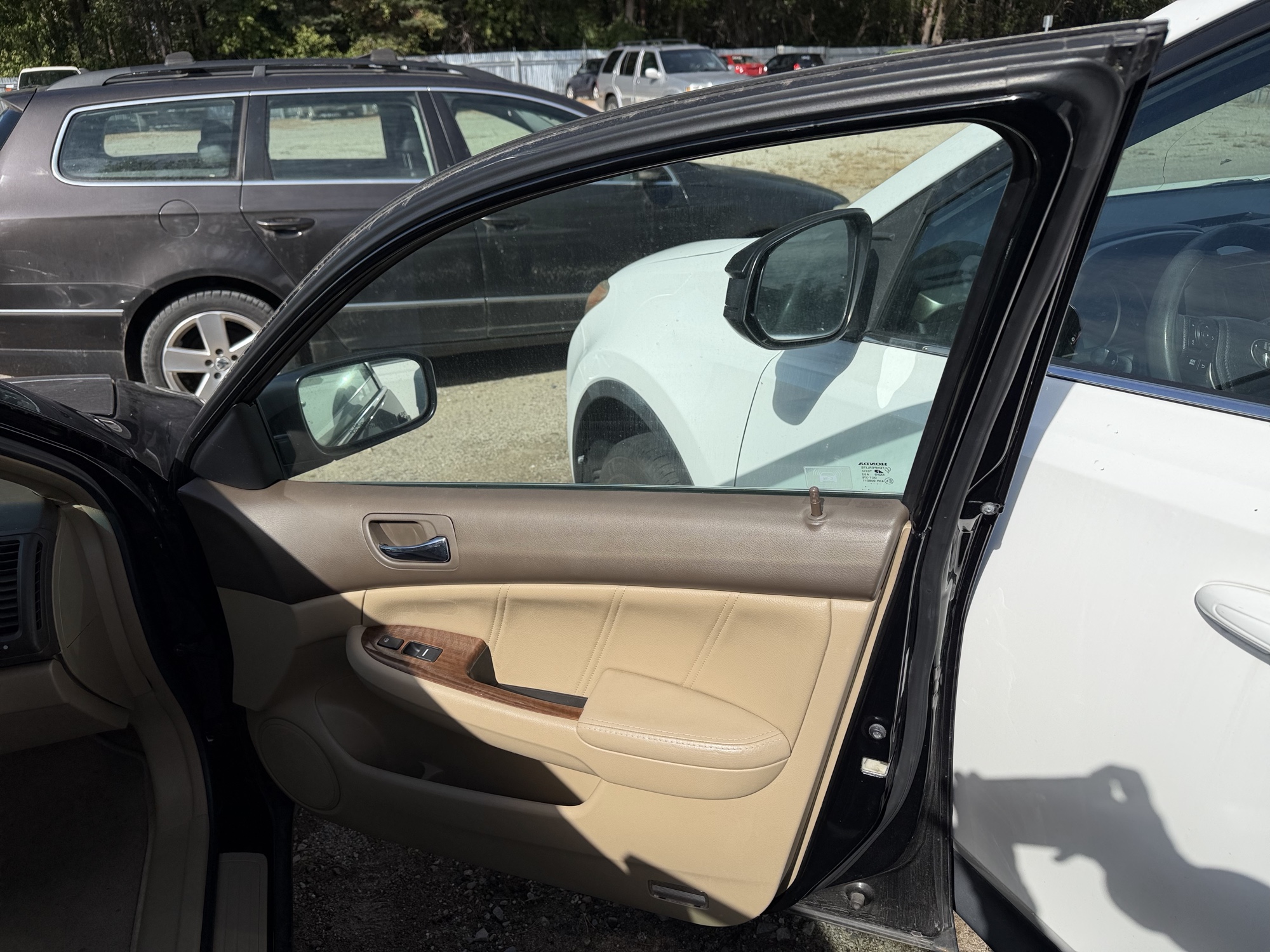 2007 honda accord ex-l-sedan-at with 166984 miles for sale near elk-river, minnesota 106492_32_passenger_door_panel.jpg