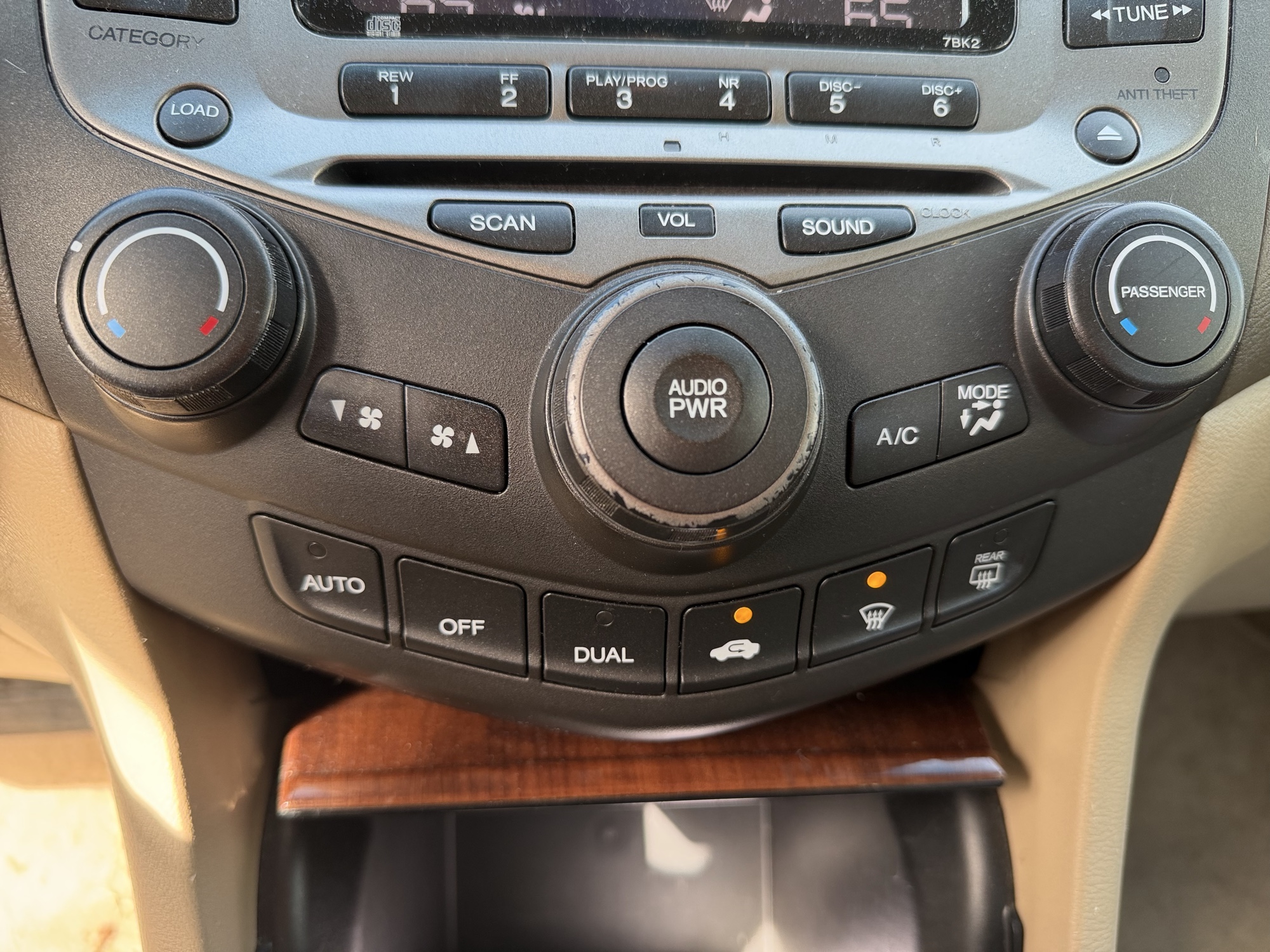 2007 honda accord ex-l-sedan-at with 166984 miles for sale near elk-river, minnesota 106492_40_climate_control.jpg