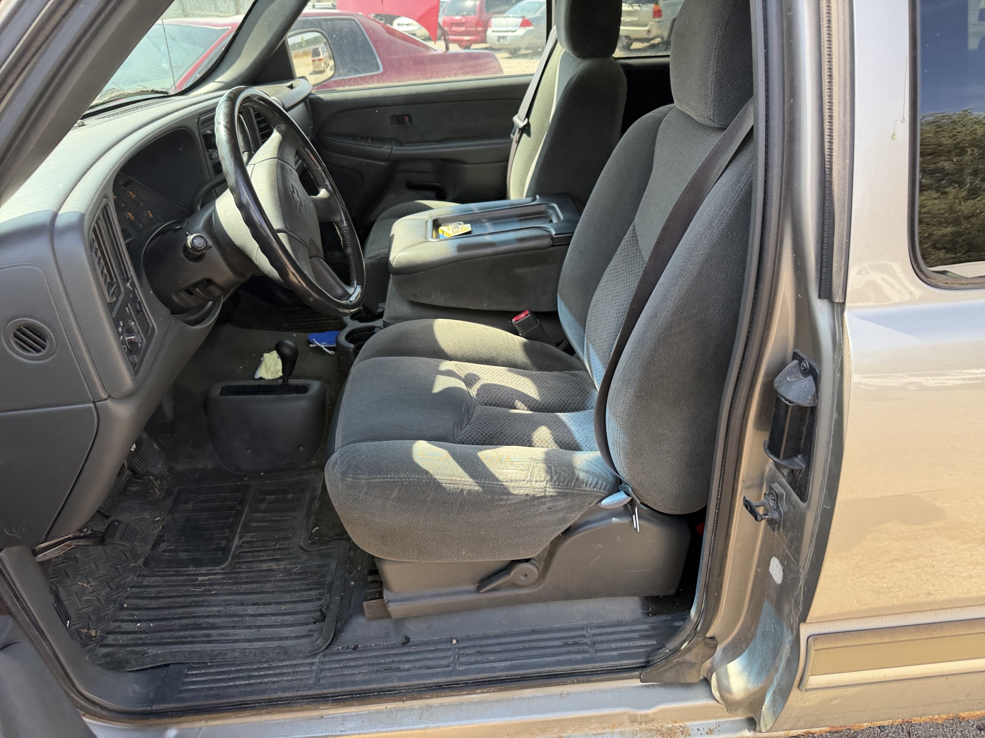 2003 chevrolet silverado-1500 ext.-cab-short-bed-4wd with 150423 miles for sale near elk-river, minnesota 106493_22_driver_seat.jpg