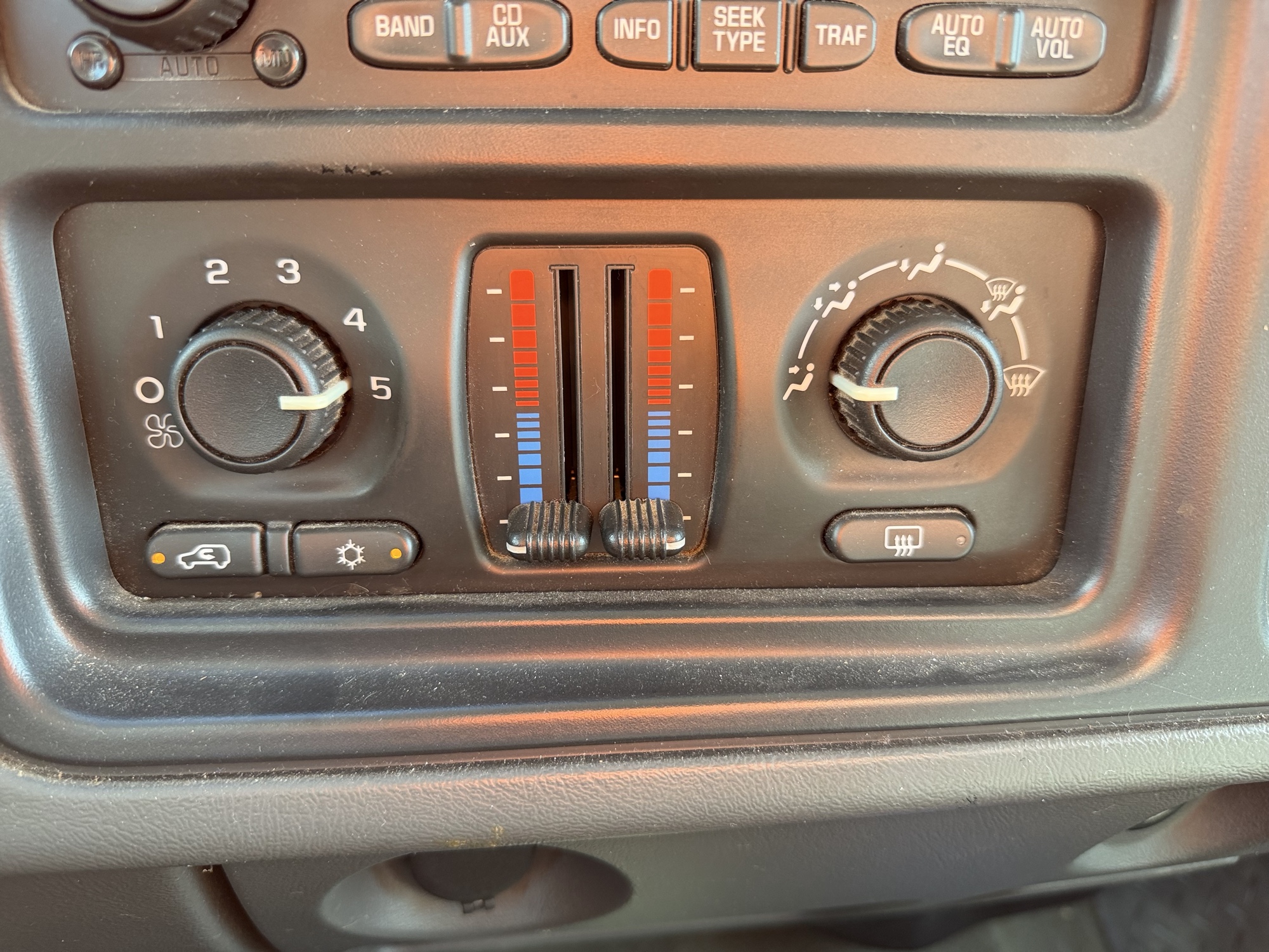 2003 chevrolet silverado-1500 ext.-cab-short-bed-4wd with 150423 miles for sale near elk-river, minnesota 106493_40_climate_control.jpg
