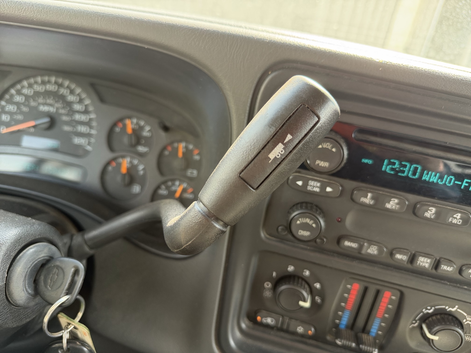 2003 chevrolet silverado-1500 ext.-cab-short-bed-4wd with 150423 miles for sale near elk-river, minnesota 106493_41_shifter.jpg