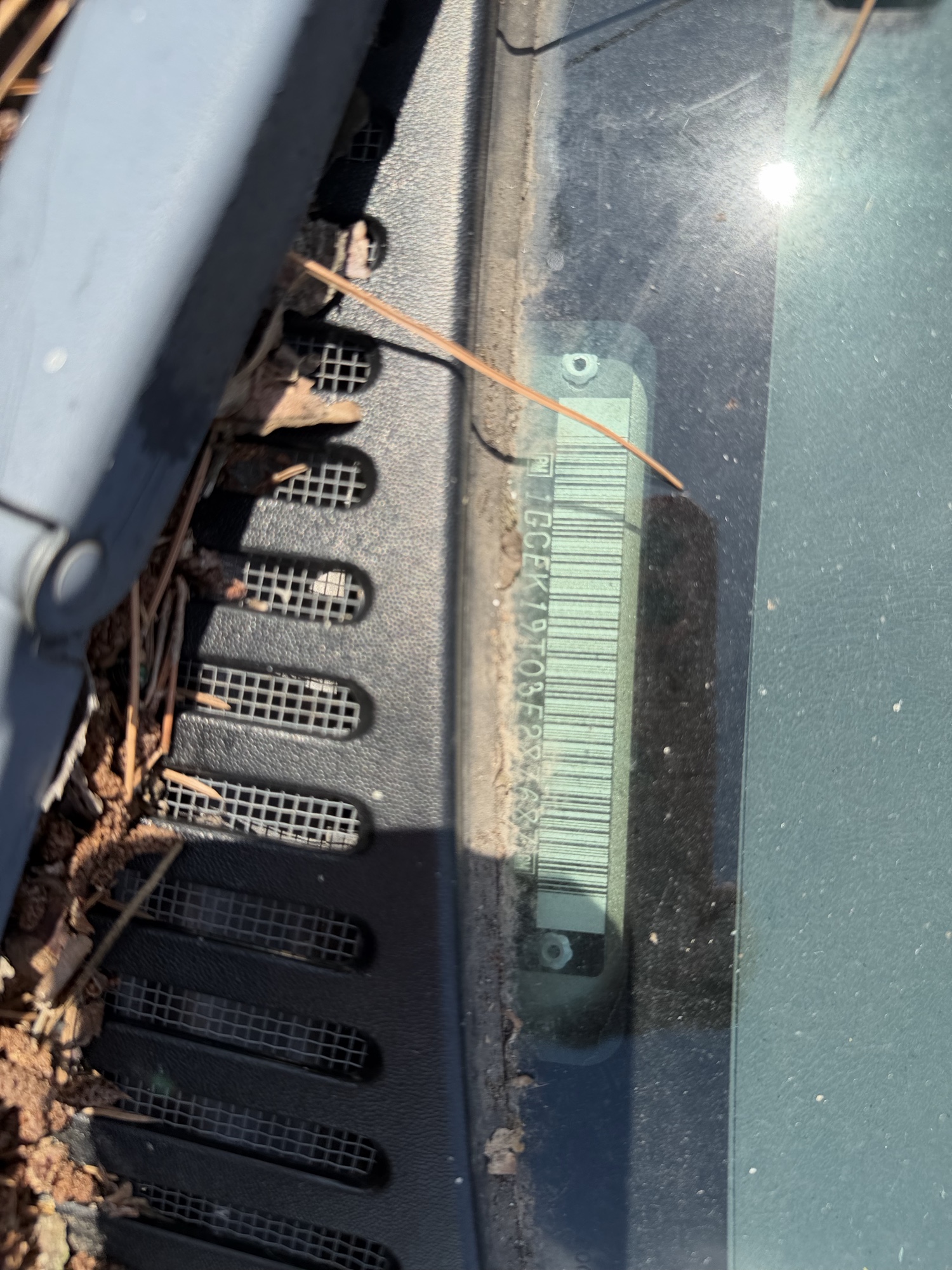 2003 chevrolet silverado-1500 ext.-cab-short-bed-4wd with 150423 miles for sale near elk-river, minnesota 106493_48_windshield_vin_plate.jpg