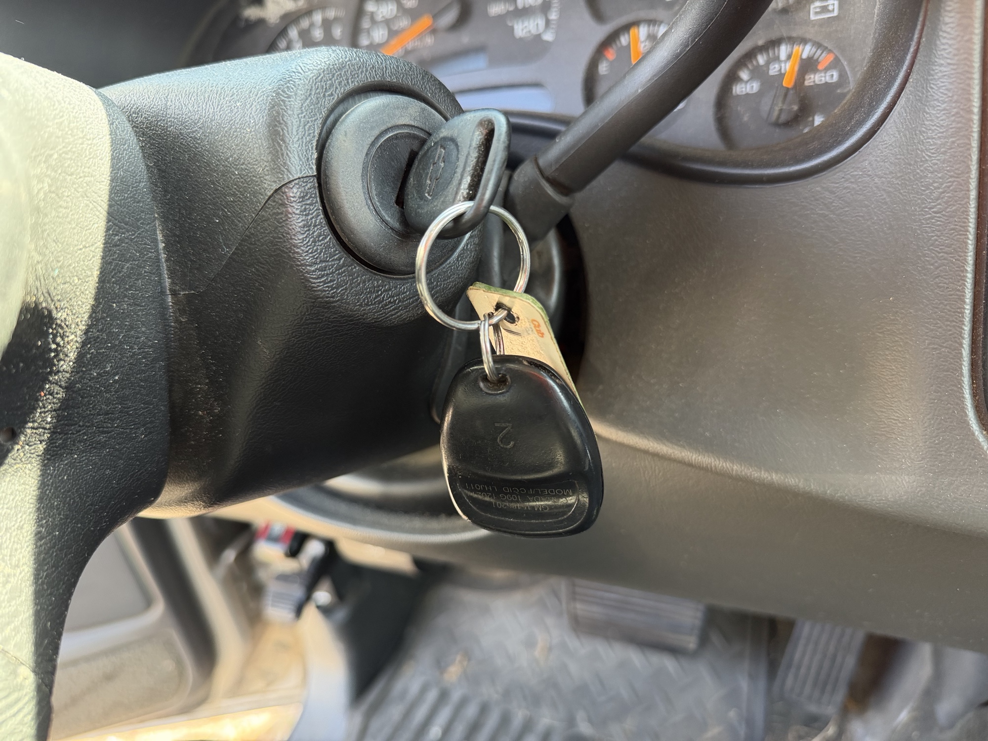 2003 chevrolet silverado-1500 ext.-cab-short-bed-4wd with 150423 miles for sale near elk-river, minnesota 106493_51_keys.jpg