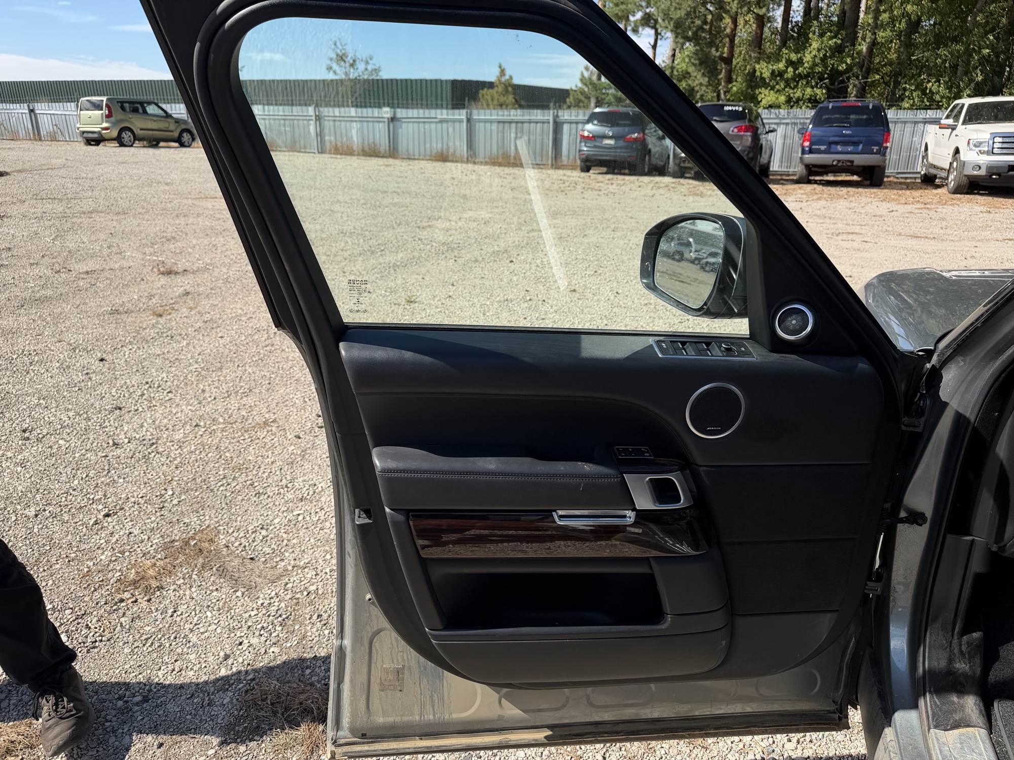 2014 land-rover range-rover 3.0l-v6-supercharged-hse with 167081 miles for sale near elk-river, minnesota 106494_23_driver_door_panel.jpg