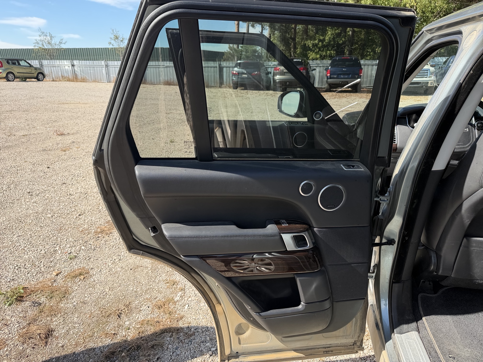 2014 land-rover range-rover 3.0l-v6-supercharged-hse with 167081 miles for sale near elk-river, minnesota 106494_25_drv_rear_door_panel.jpg