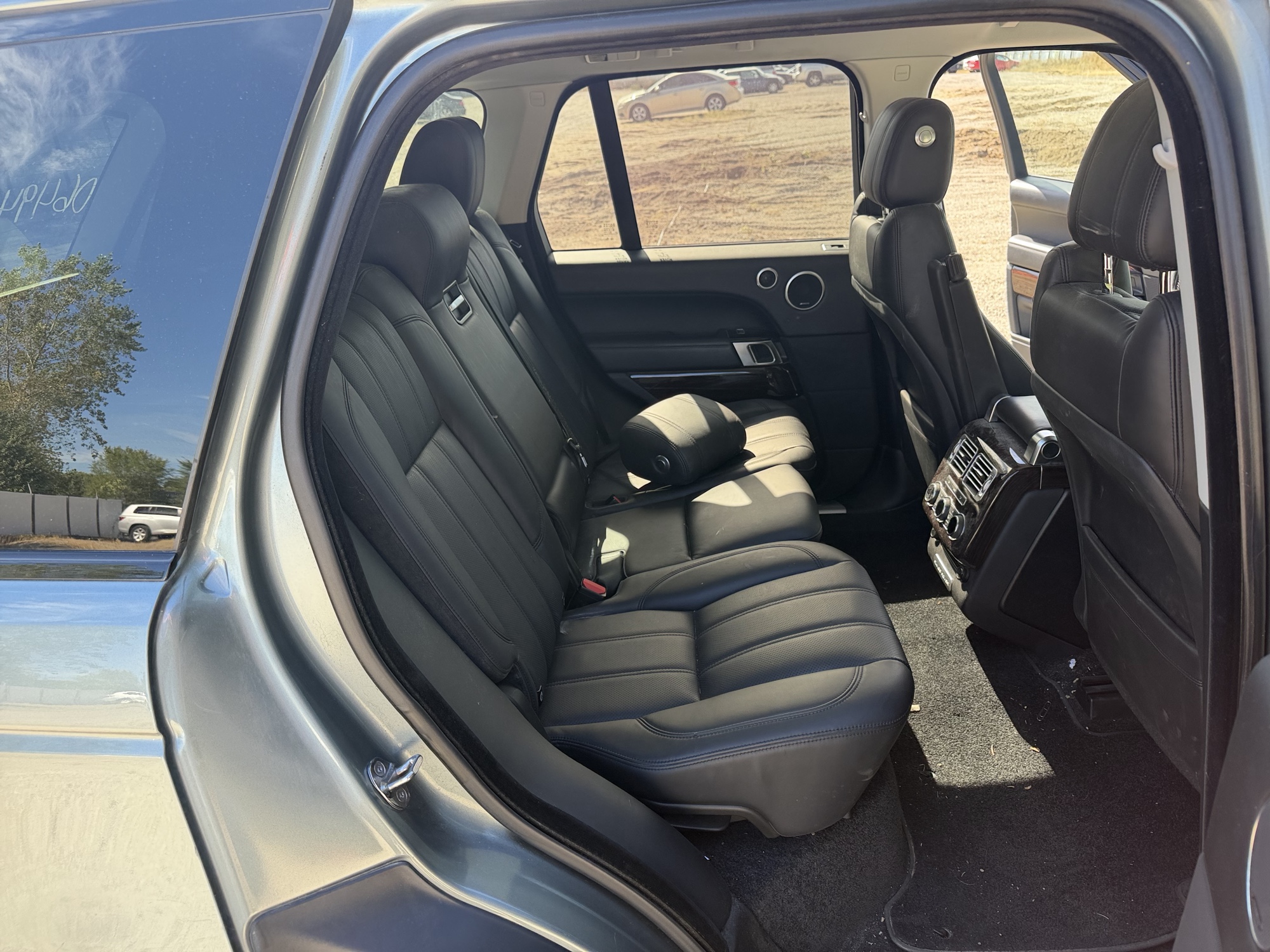 2014 land-rover range-rover 3.0l-v6-supercharged-hse with 167081 miles for sale near elk-river, minnesota 106494_28_pass_rear_seat.jpg