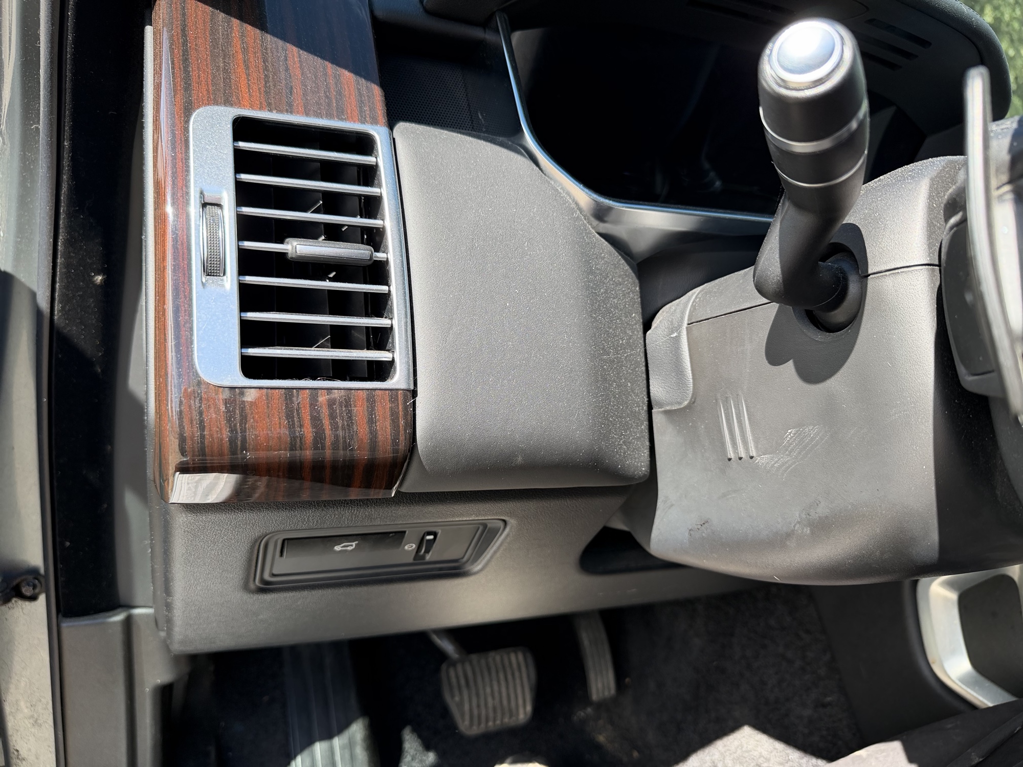 2014 land-rover range-rover 3.0l-v6-supercharged-hse with 167081 miles for sale near elk-river, minnesota 106494_37_left_of_steering_wheel.jpg