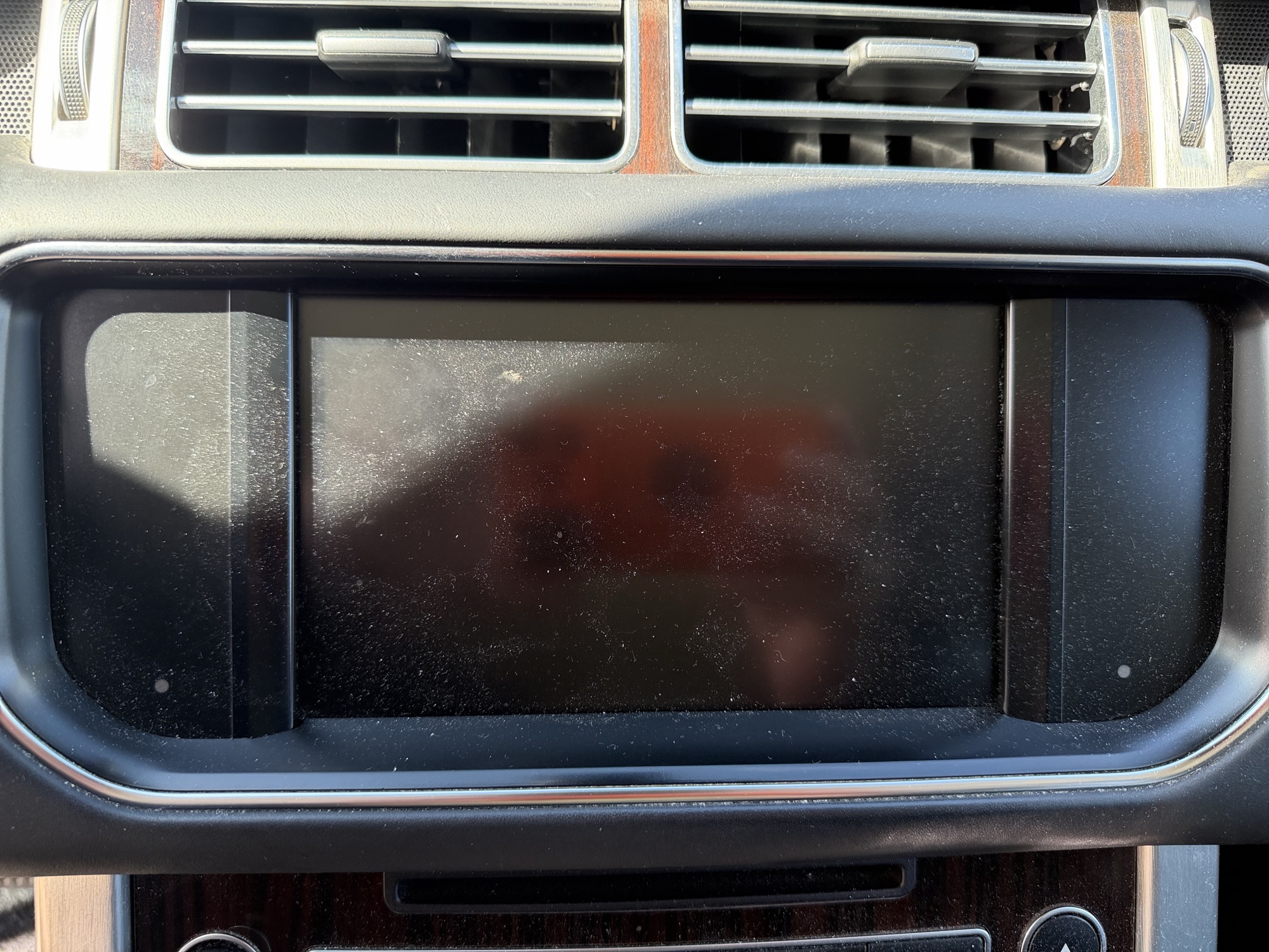 2014 land-rover range-rover 3.0l-v6-supercharged-hse with 167081 miles for sale near elk-river, minnesota 106494_39_radio_closeup.jpg