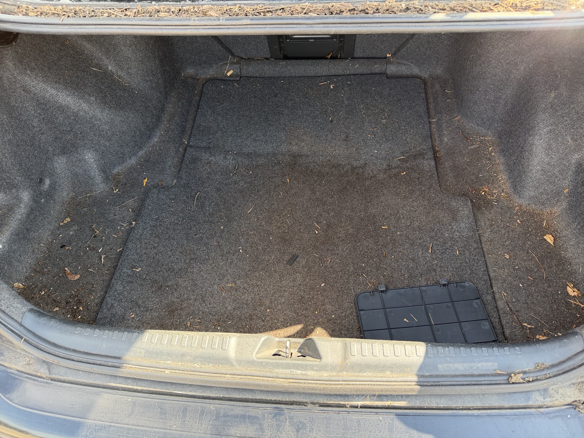 2003 honda accord lx-sedan-at with 144781 miles for sale near elk-river, minnesota 106496_26_trunk.jpg