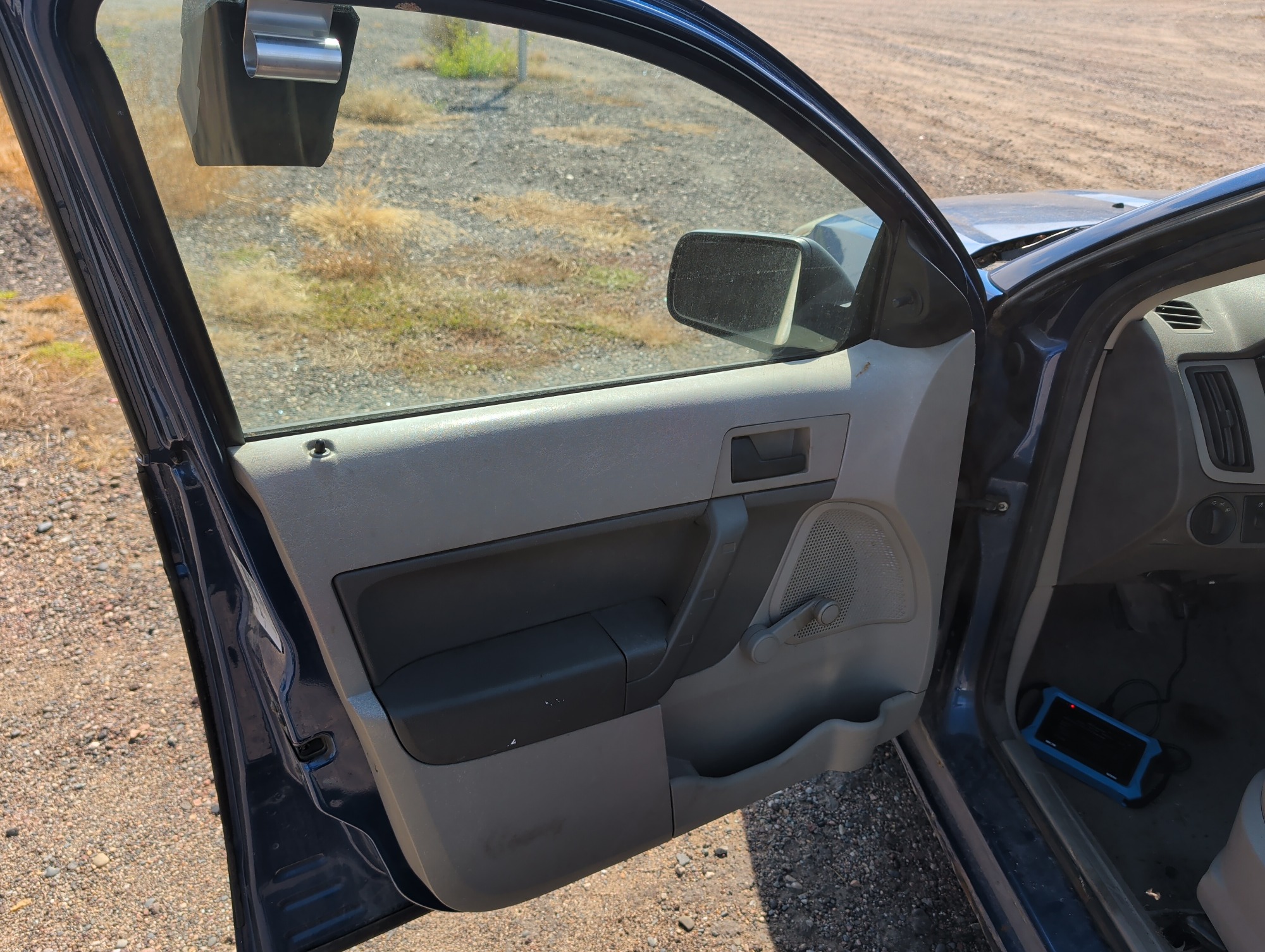 2008 ford focus se-sedan with 205187 miles for sale near elk-river, minnesota 106498_23_driver_door_panel.jpg