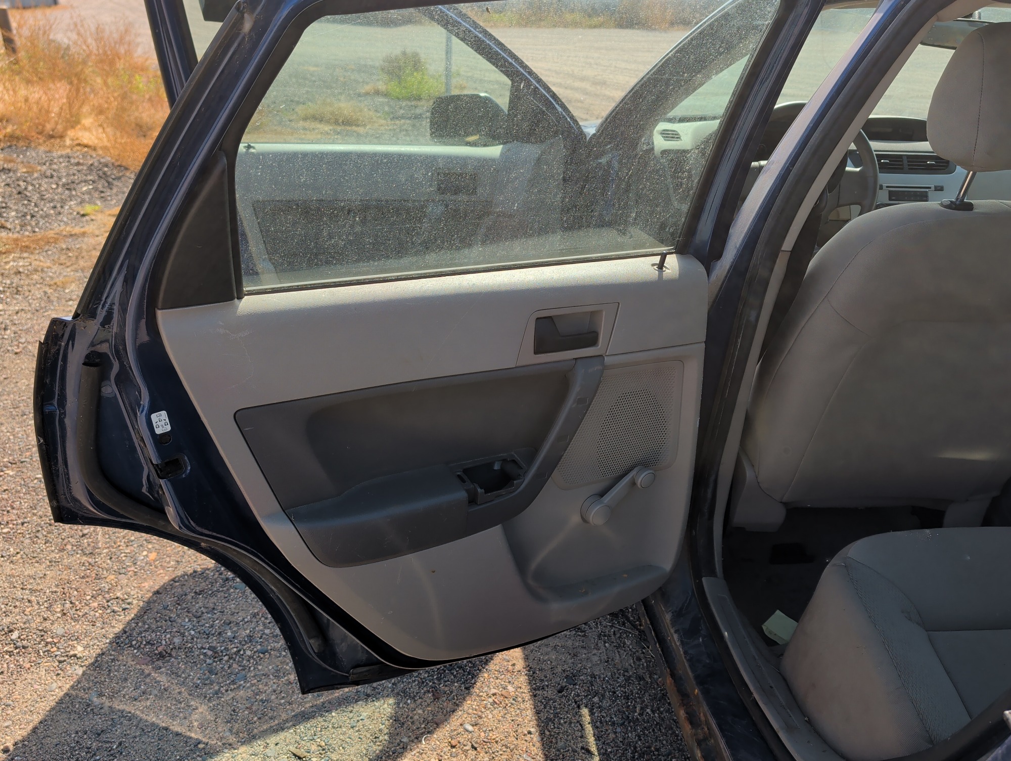 2008 ford focus se-sedan with 205187 miles for sale near elk-river, minnesota 106498_25_drv_rear_door_panel.jpg