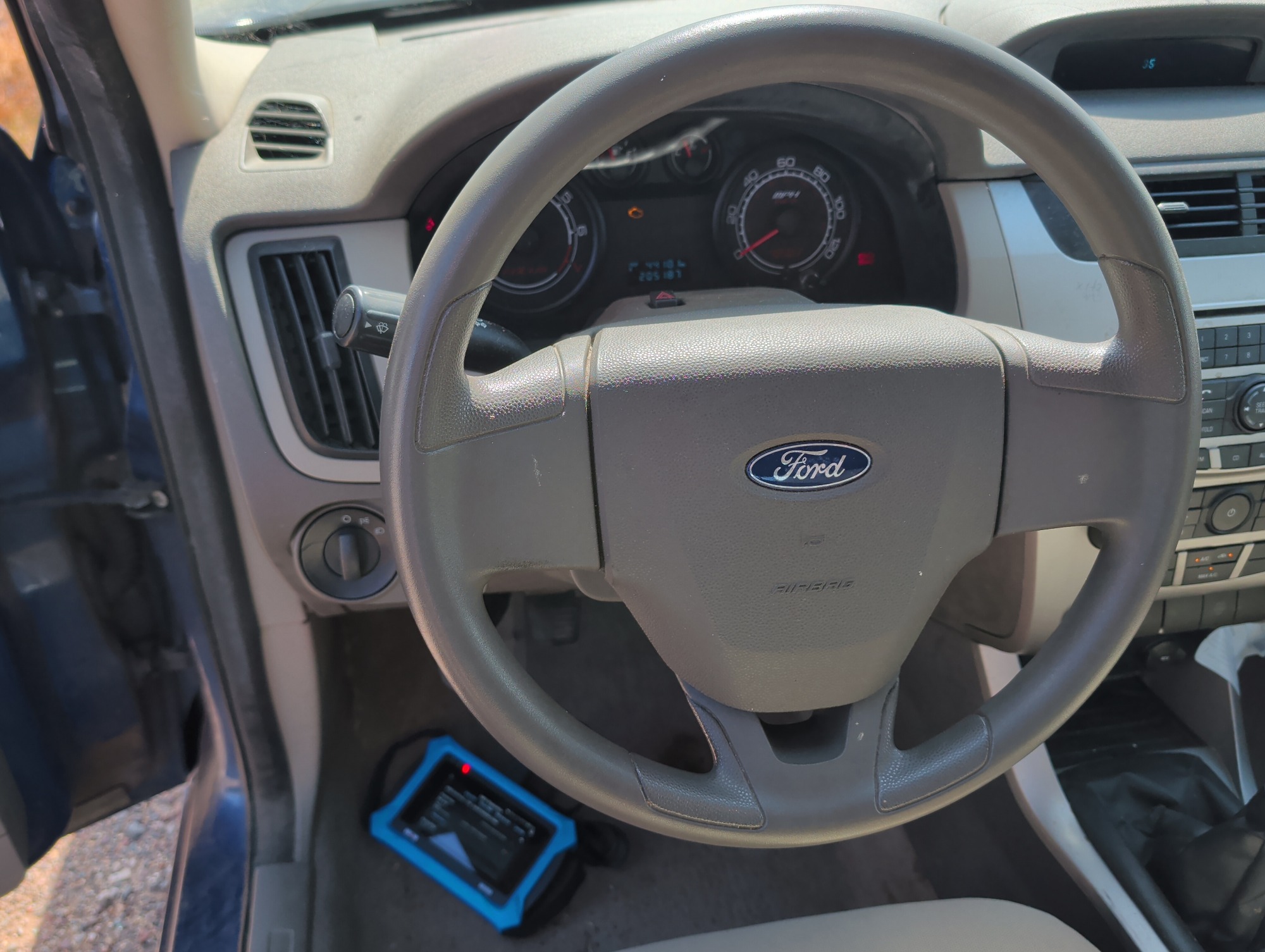 2008 ford focus se-sedan with 205187 miles for sale near elk-river, minnesota 106498_36_steering_wheel.jpg