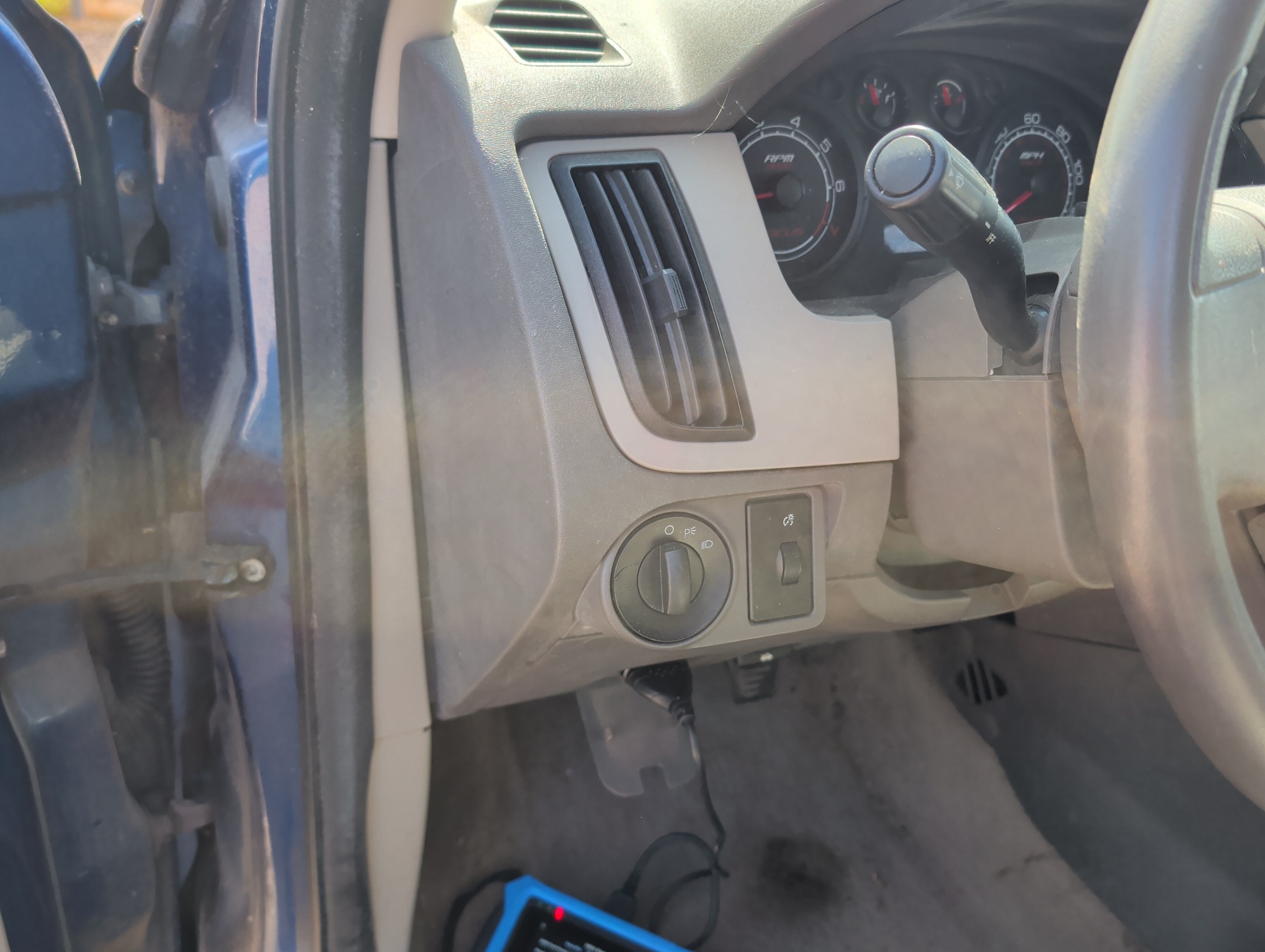2008 ford focus se-sedan with 205187 miles for sale near elk-river, minnesota 106498_37_left_of_steering_wheel.jpg