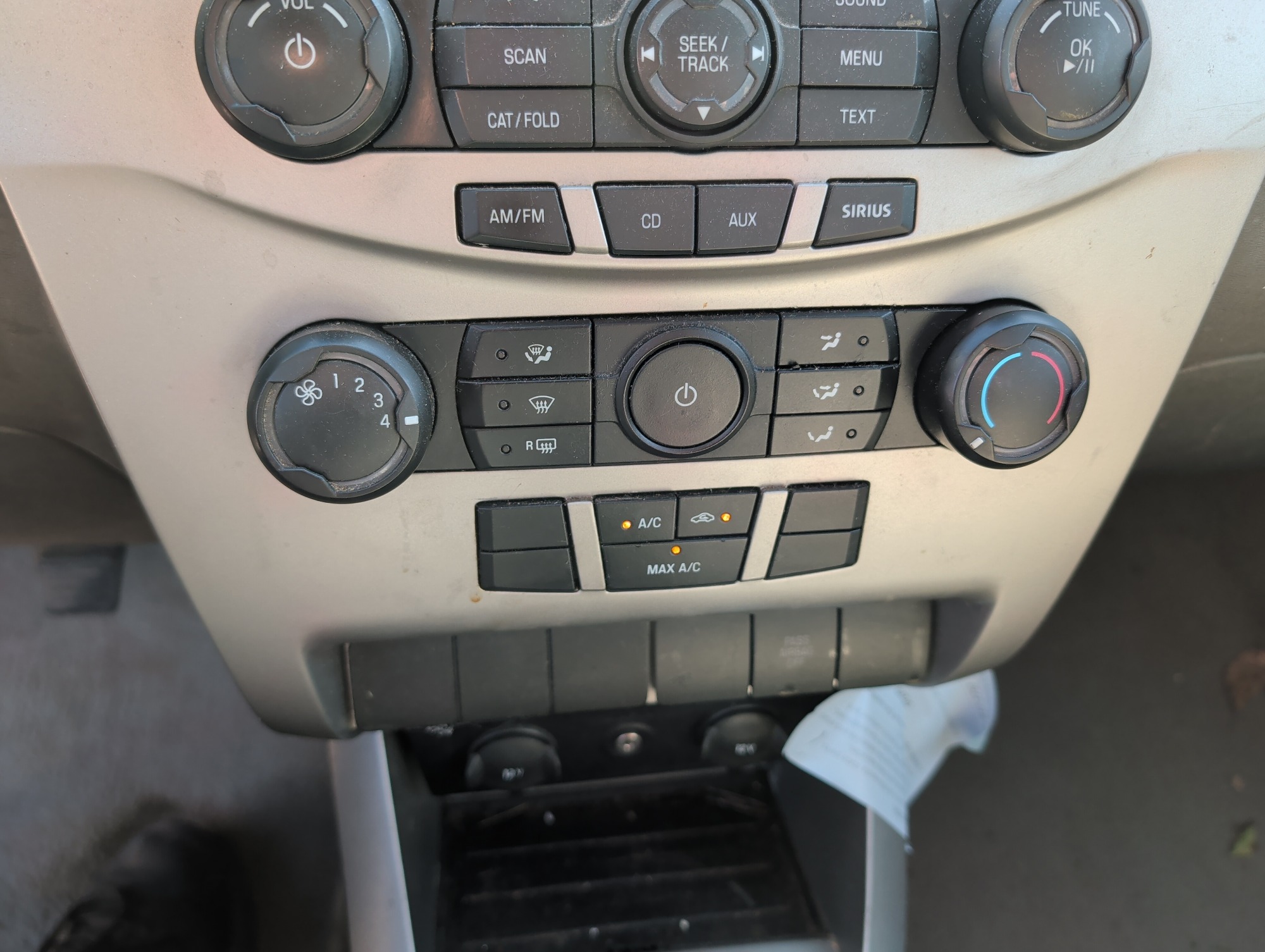2008 ford focus se-sedan with 205187 miles for sale near elk-river, minnesota 106498_40_climate_control.jpg