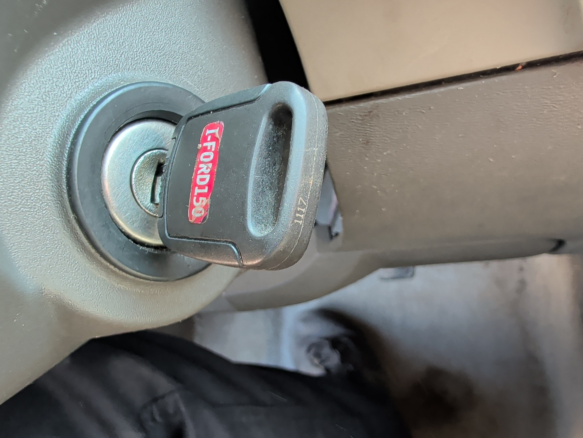 2008 ford focus se-sedan with 205187 miles for sale near elk-river, minnesota 106498_51_keys.jpg