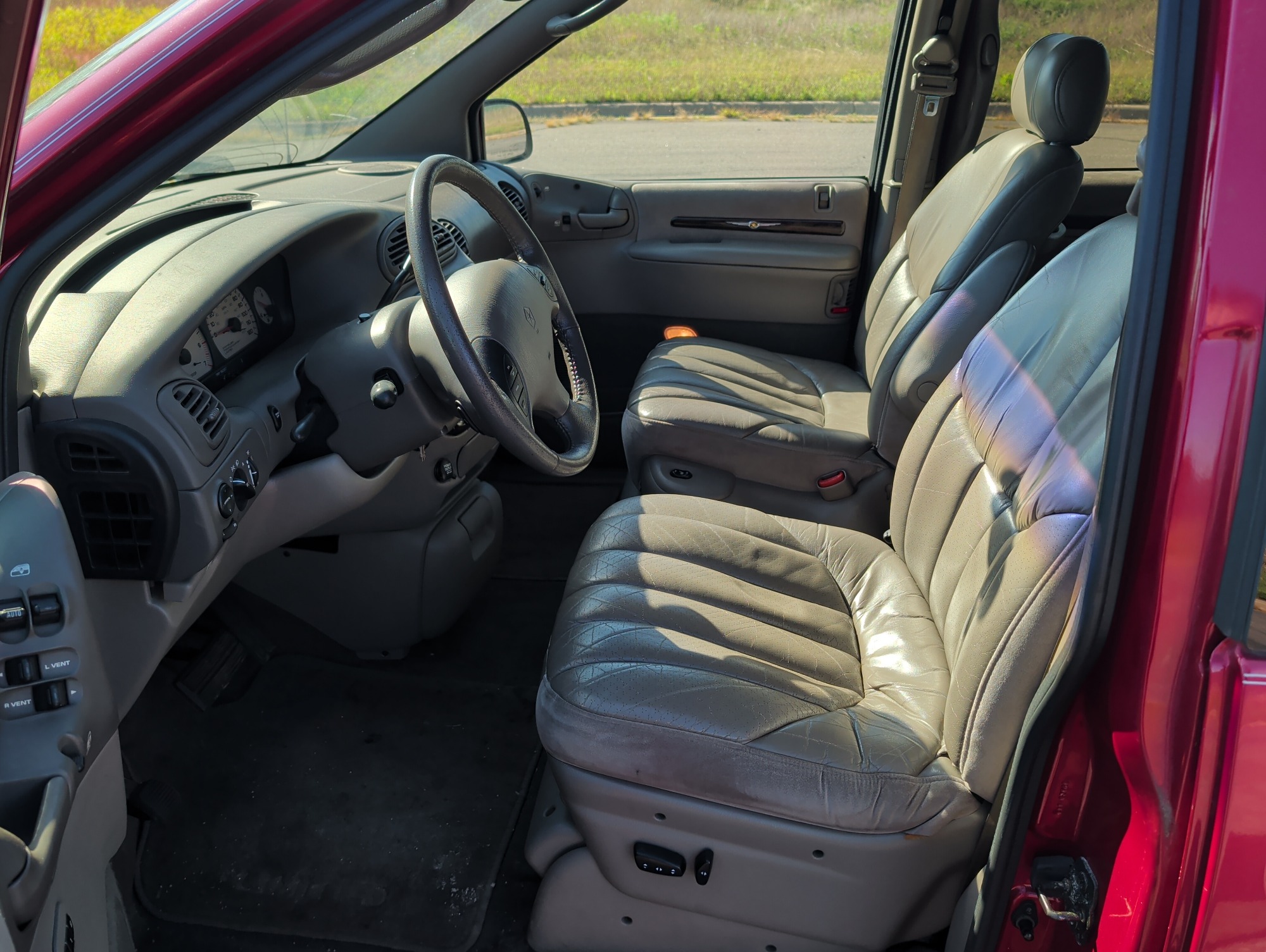 1999 chrysler town-and-country limited-fwd with 88290 miles for sale near elk-river, minnesota 106499_22_driver_seat.jpg