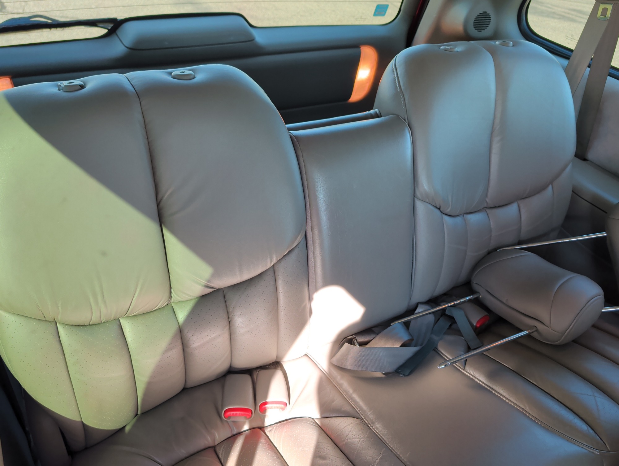 1999 chrysler town-and-country limited-fwd with 88290 miles for sale near elk-river, minnesota 106499_29_third_row_seat.jpg